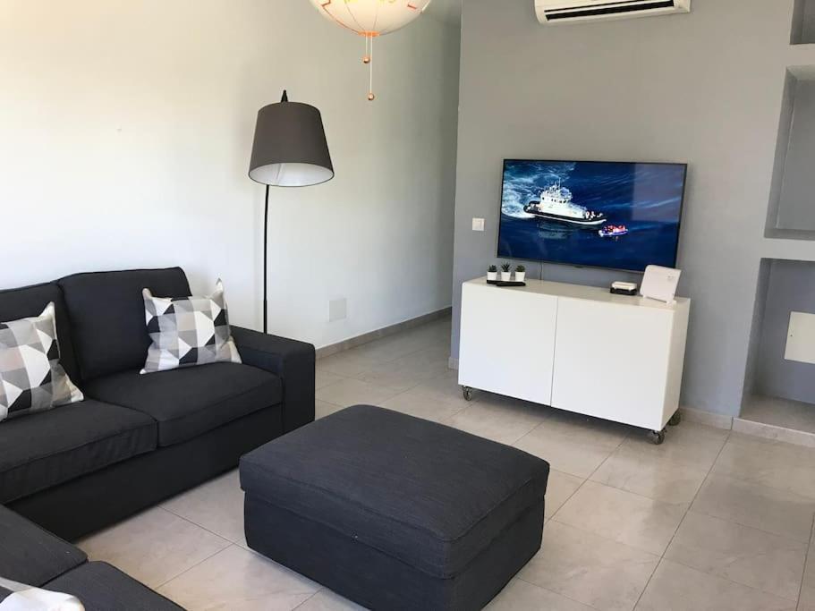 Location Location,seafront With Communal Pool. * Puerto del Carmen (Lanzarote)