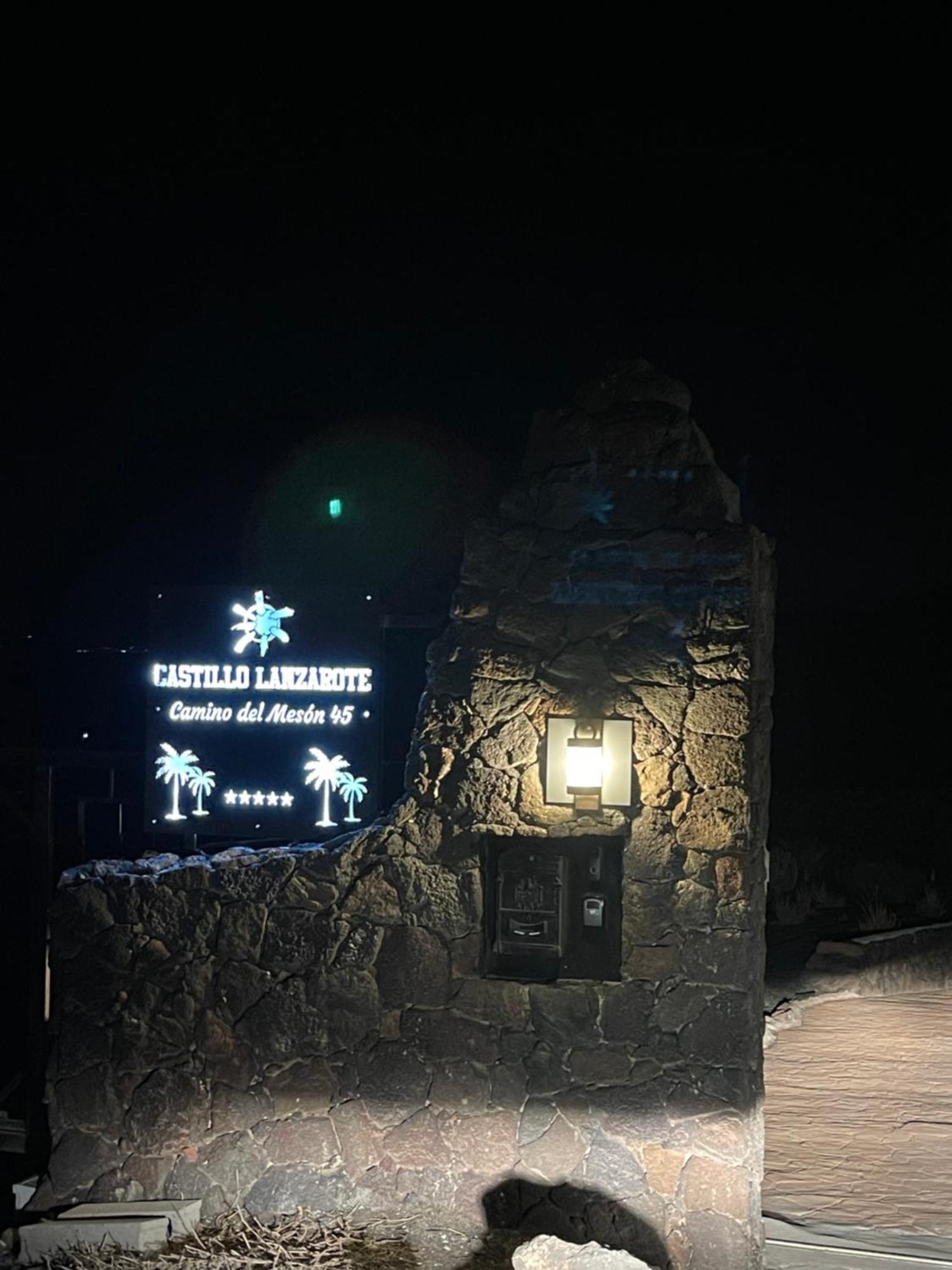 Apartment Castillo Lanzarote Bentley - Luxury -sleep In A Volcanic Cave *