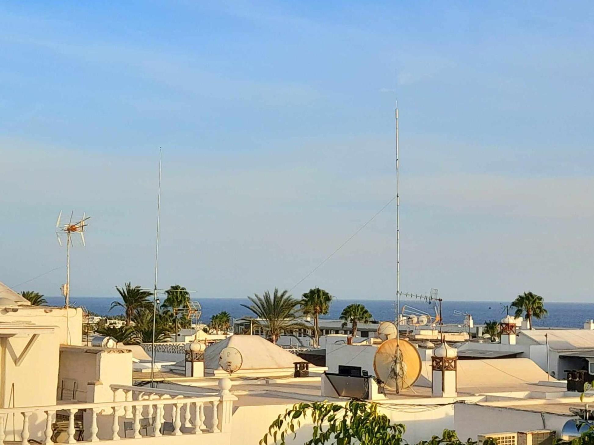 Vincent, Cozy And Sunny Over The Rooftops Apartamento Puerto del Carmen (Lanzarote)