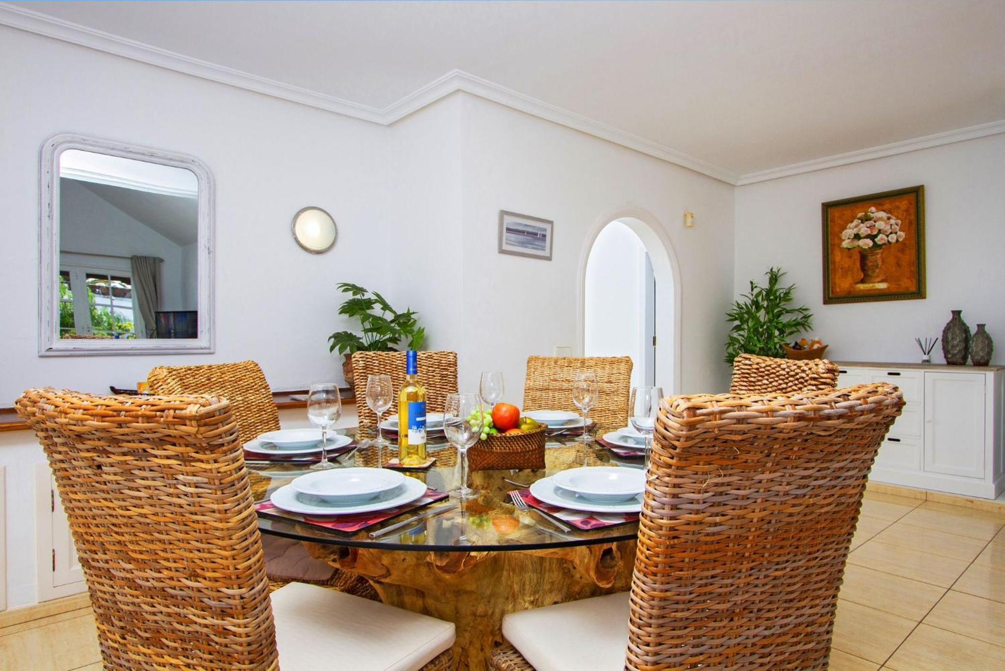 Exceptional 3 Bedroom Adsey -short Walk To Town - By Lanzarote Leisure Villa *