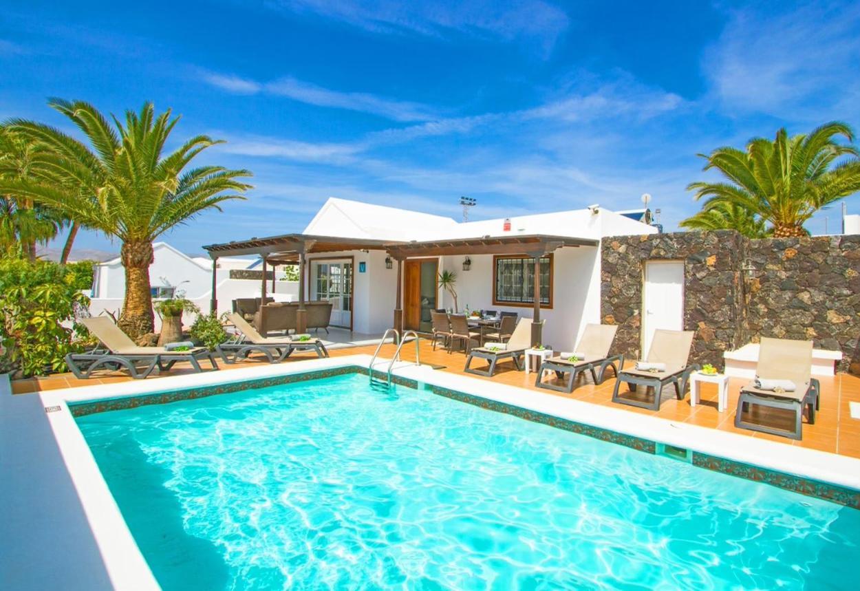 Villa Exceptional 3 Bedroom Adsey -short Walk To Town - By Lanzarote Leisure *