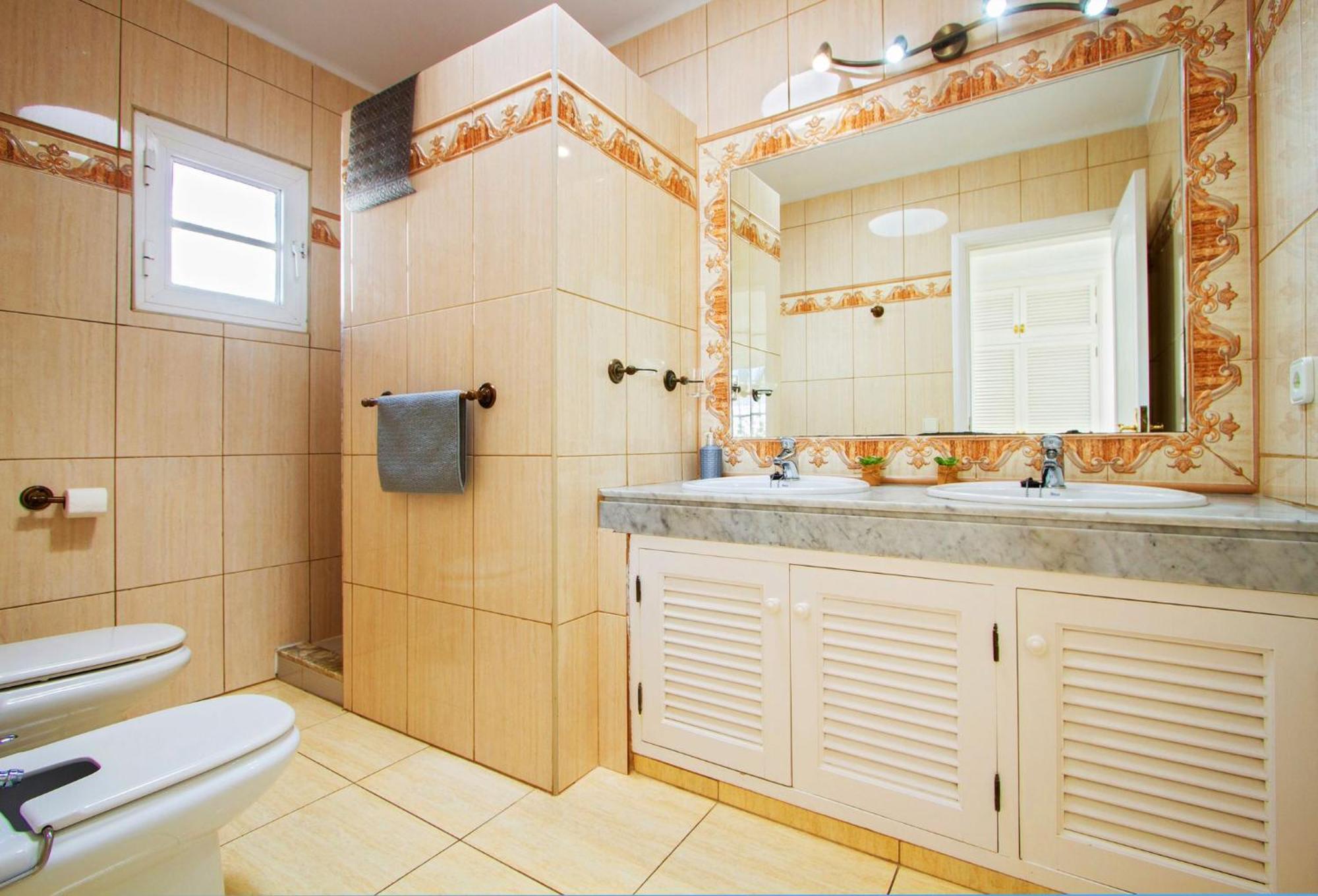 Villa Exceptional 3 Bedroom Adsey -short Walk To Town - By Lanzarote Leisure