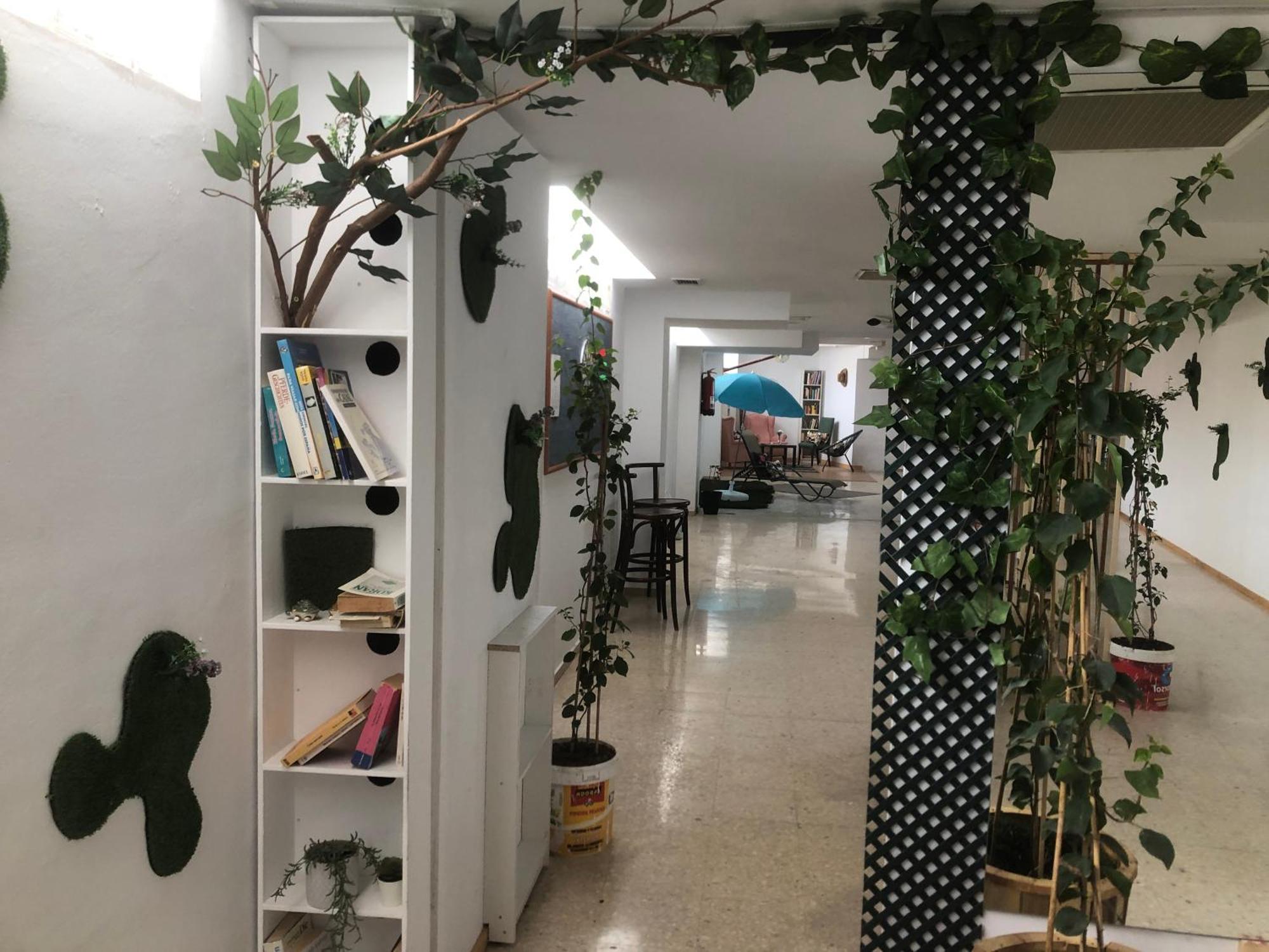 Urban Rest Zone And Coworking Luxury tent