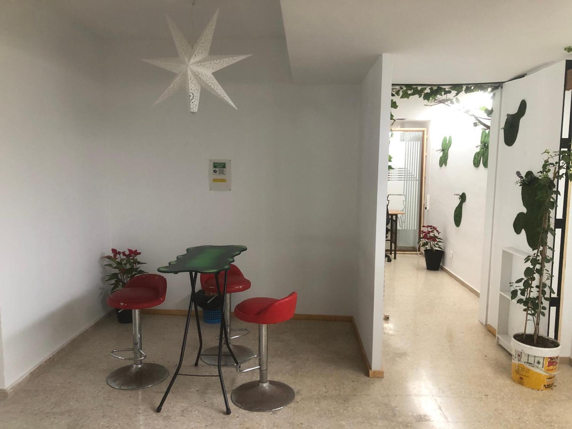 Urban Rest Zone And Coworking Luxury tent
