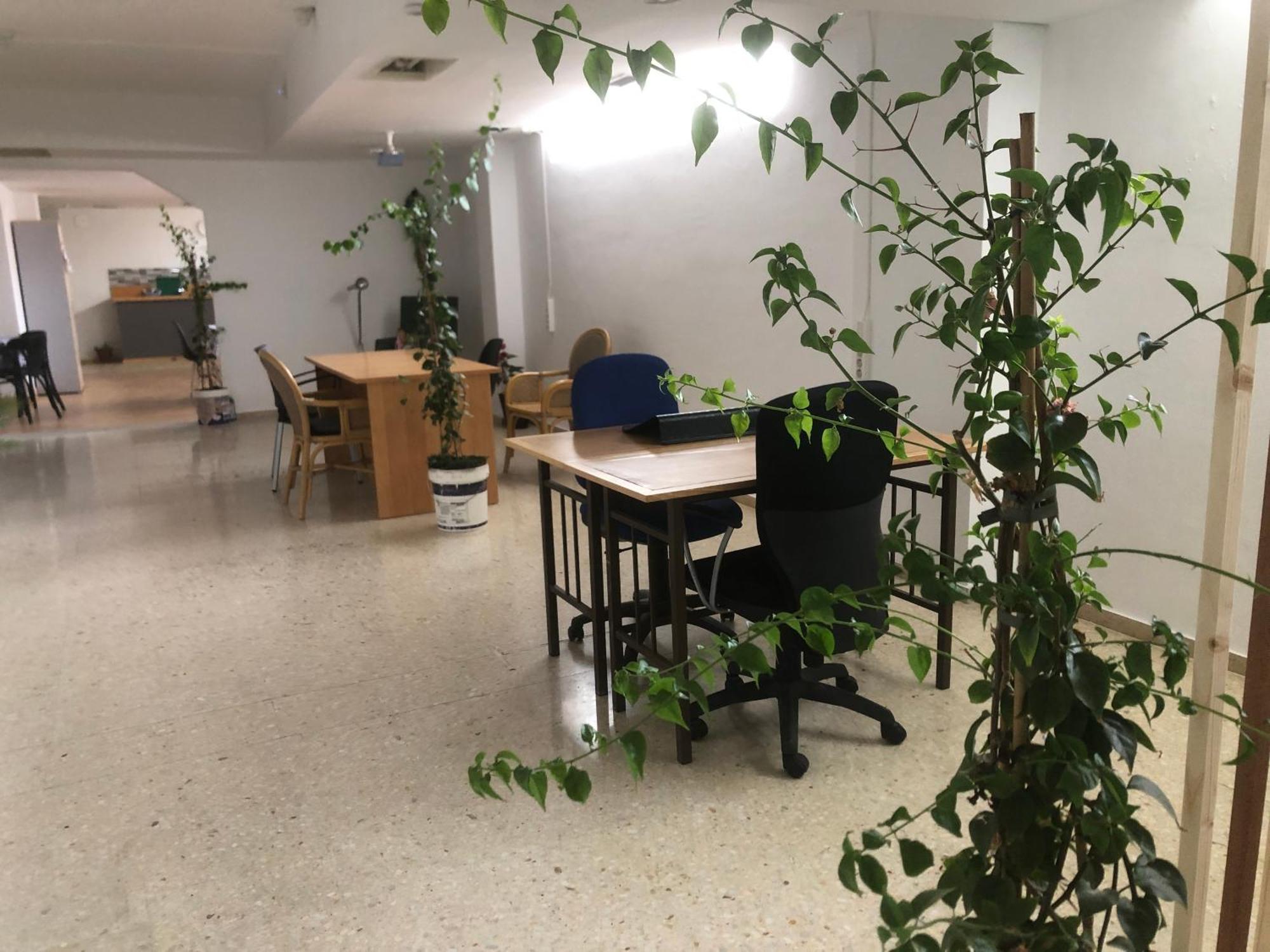 Urban Rest Zone And Coworking Luxury tent