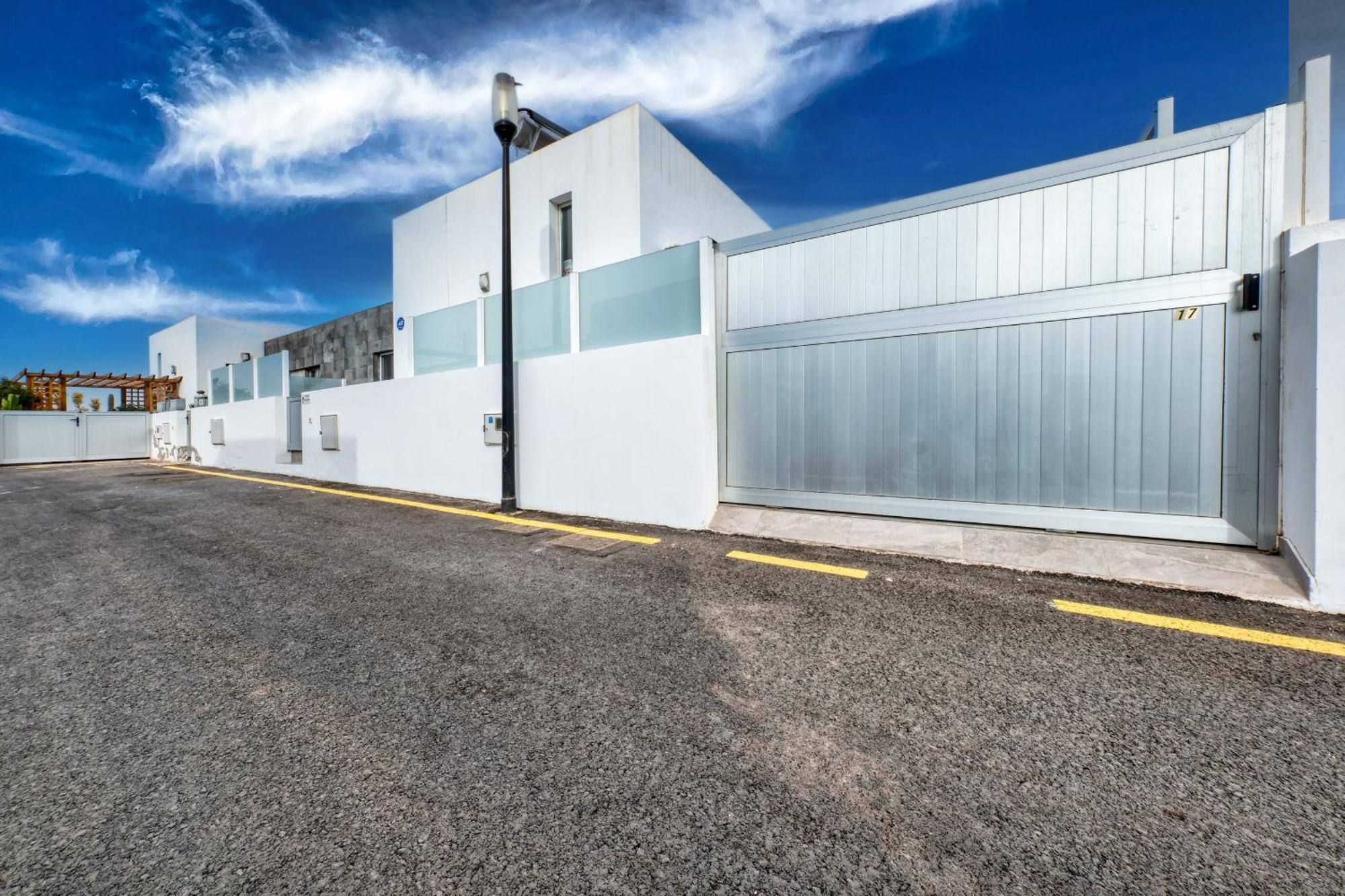 Cassia-private Pool Aircon, Sat Tv By Lanzarote Holiday home *