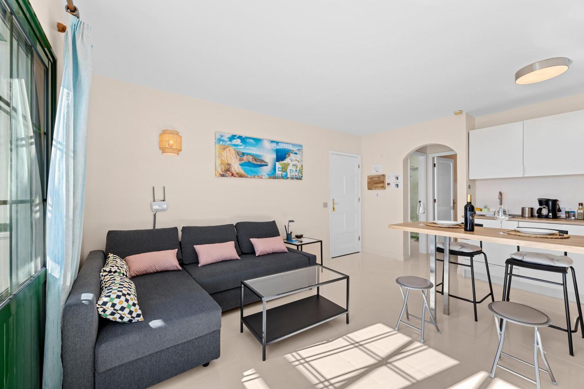 Apartment Home2book Bright Sea View