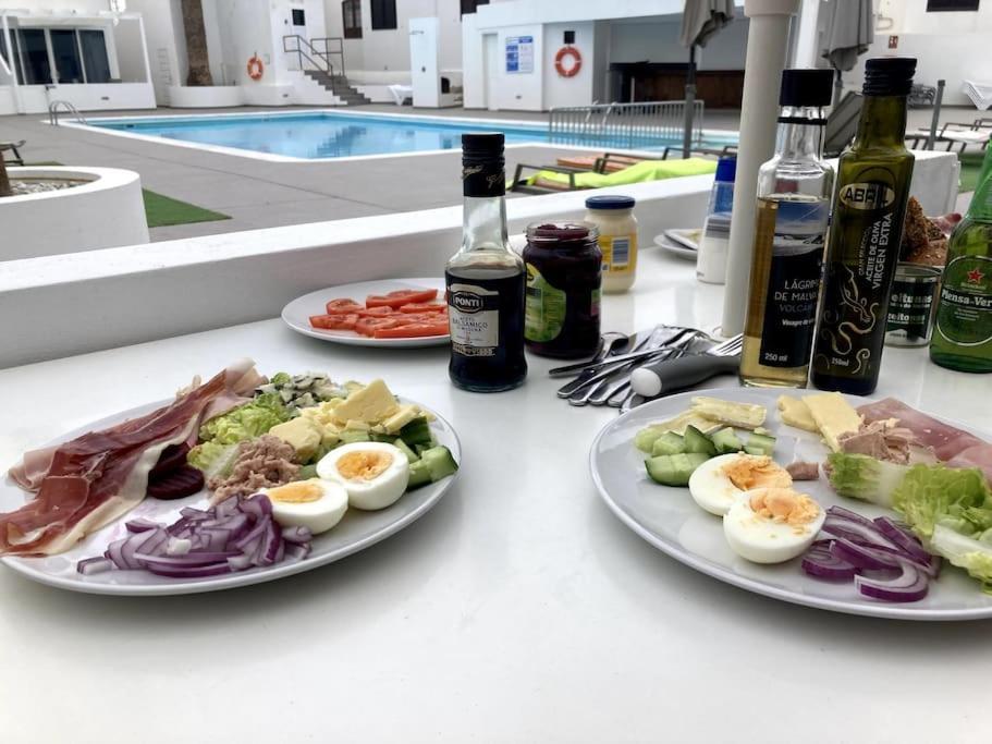Airconditioned 2bed Poolside Puerto del Carmen (Lanzarote)