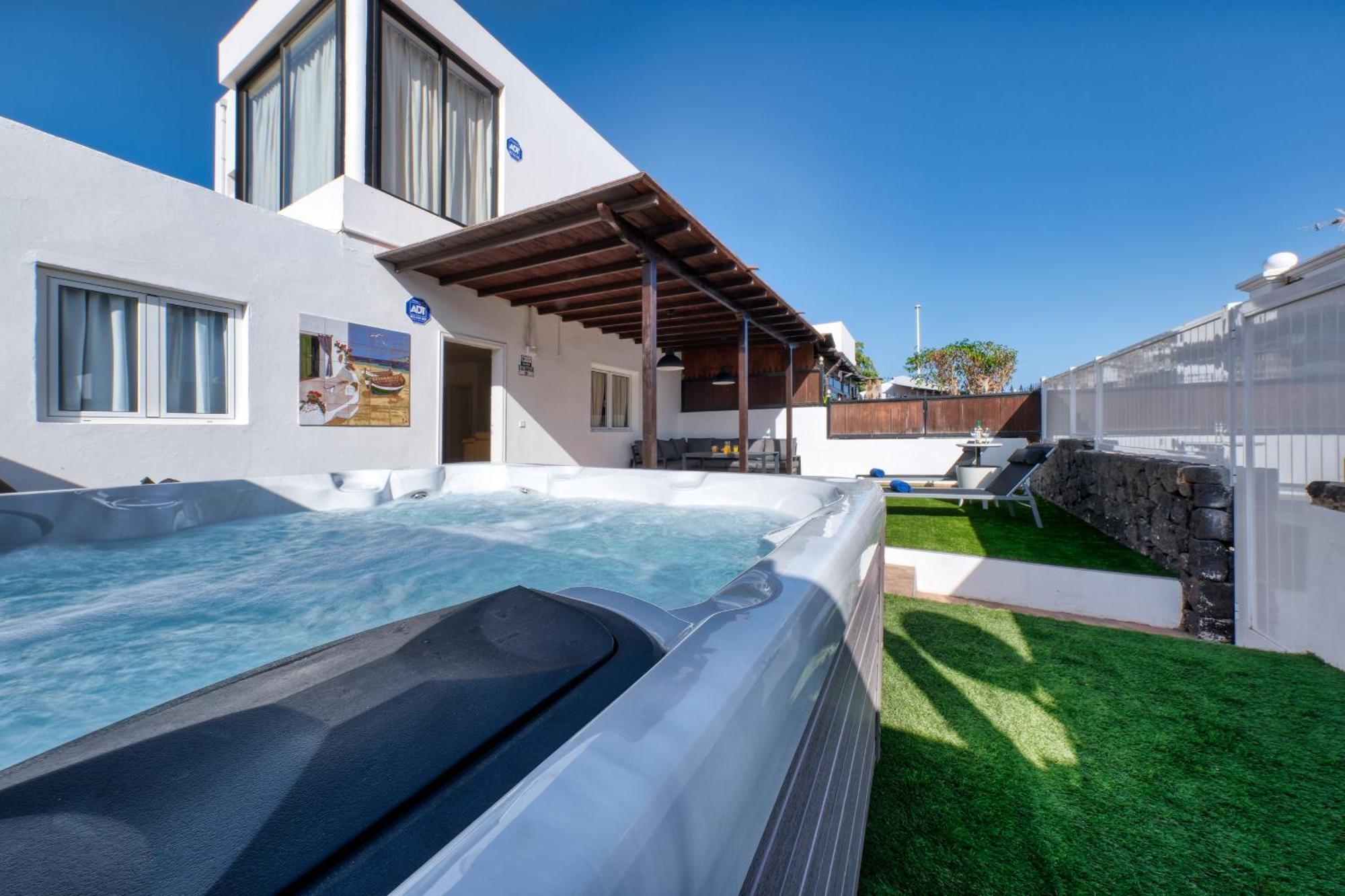 Flaminia - Jacuzzi And Foosball - Just 400m From The * Puerto del Carmen (Lanzarote)