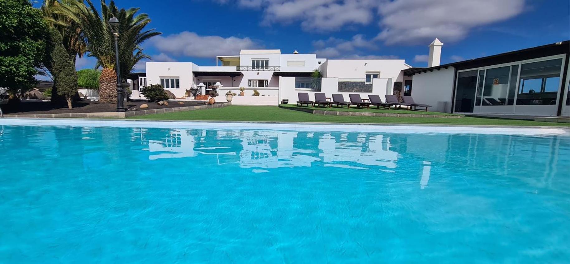 Renovated Mahalo With Swimming Pool & Tennis Court Villa *