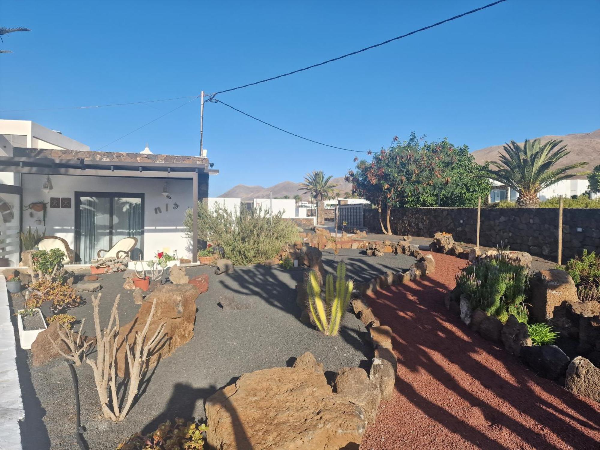 Con Terraza Y Jardin *