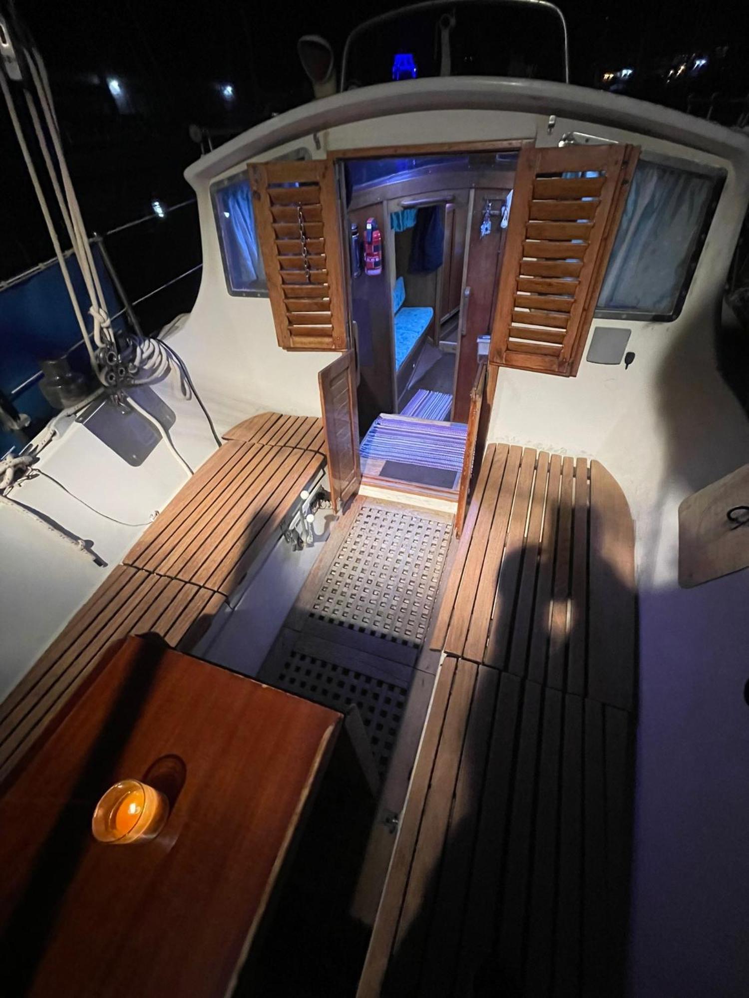 El Velero Botel *