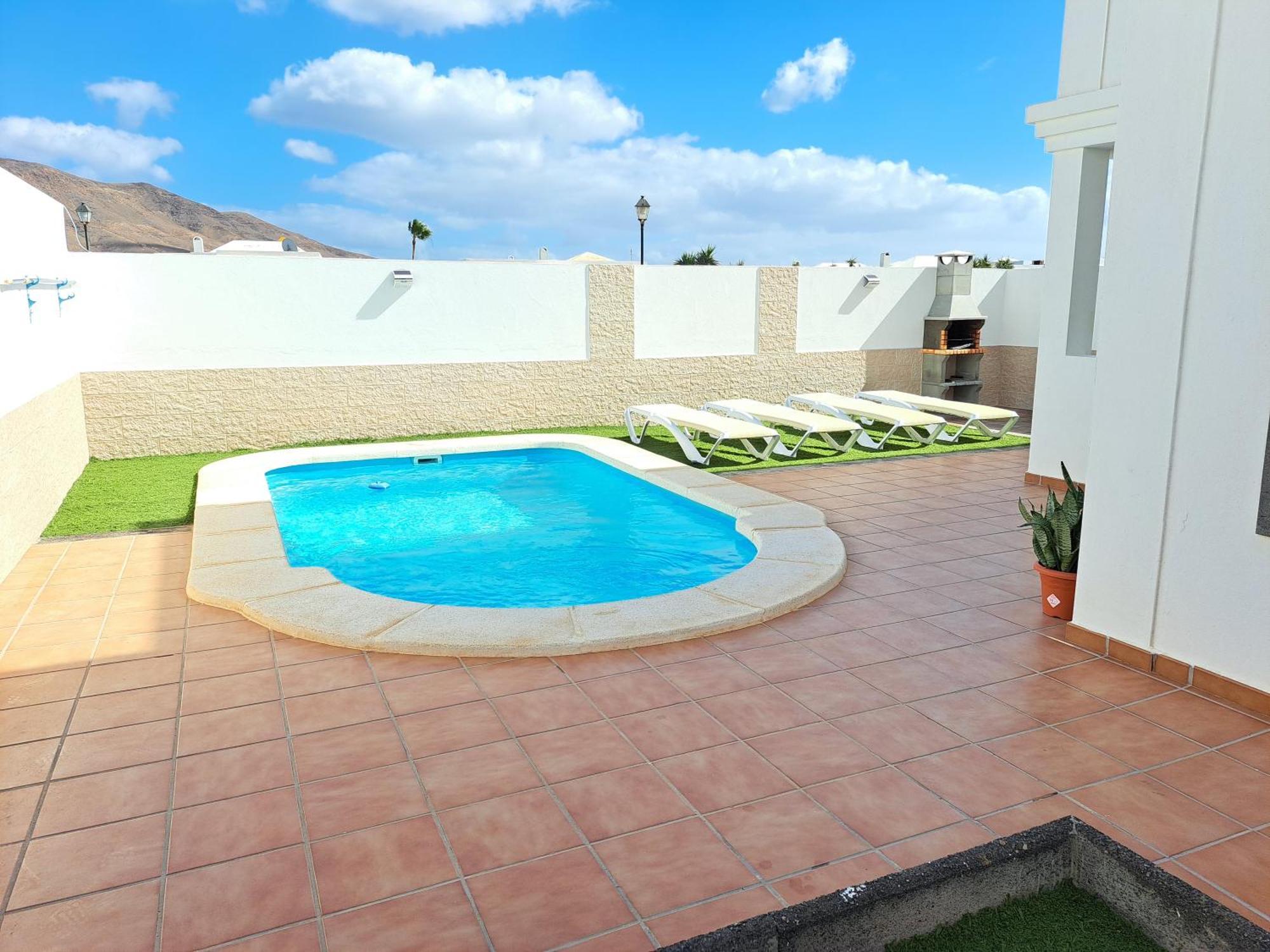 Linda Con Piscina Privada