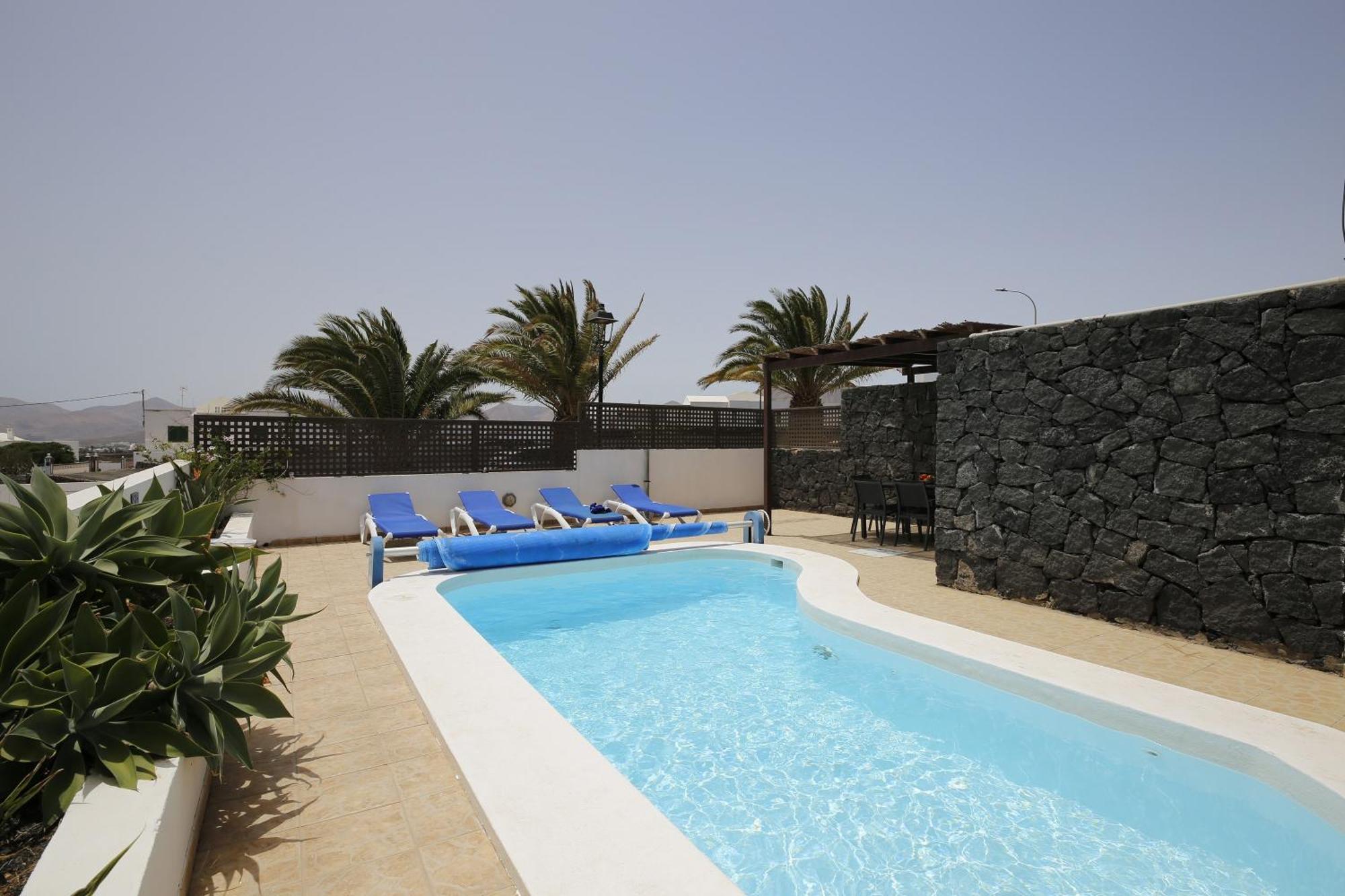 Villa Charming Mojones 3 Bedrooms Child Friendly Pool Lise Short Walk To Old Town Puerto Del Carmen Tias