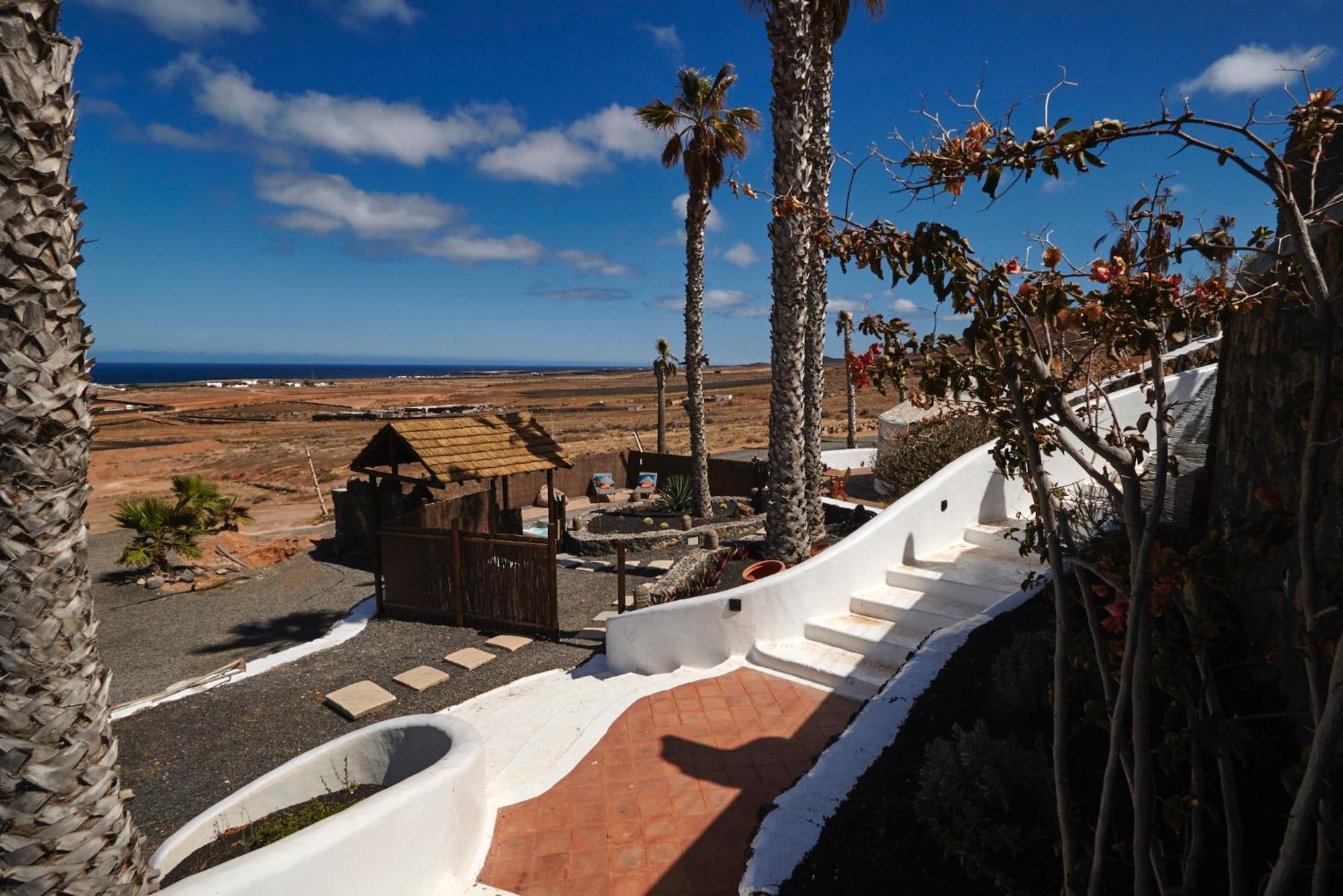 Palacio And Yurt - 2 Pools - Hot Tub - Fantastic Sea Views Villa