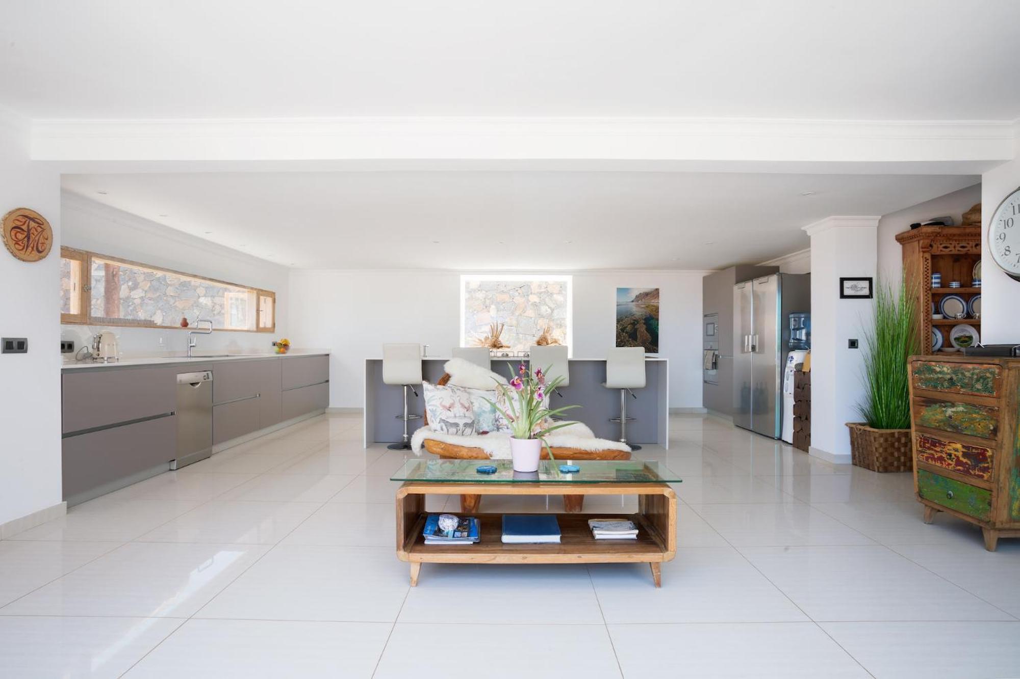 Palacio And Yurt - 2 Pools - Hot Tub - Fantastic Sea Views *