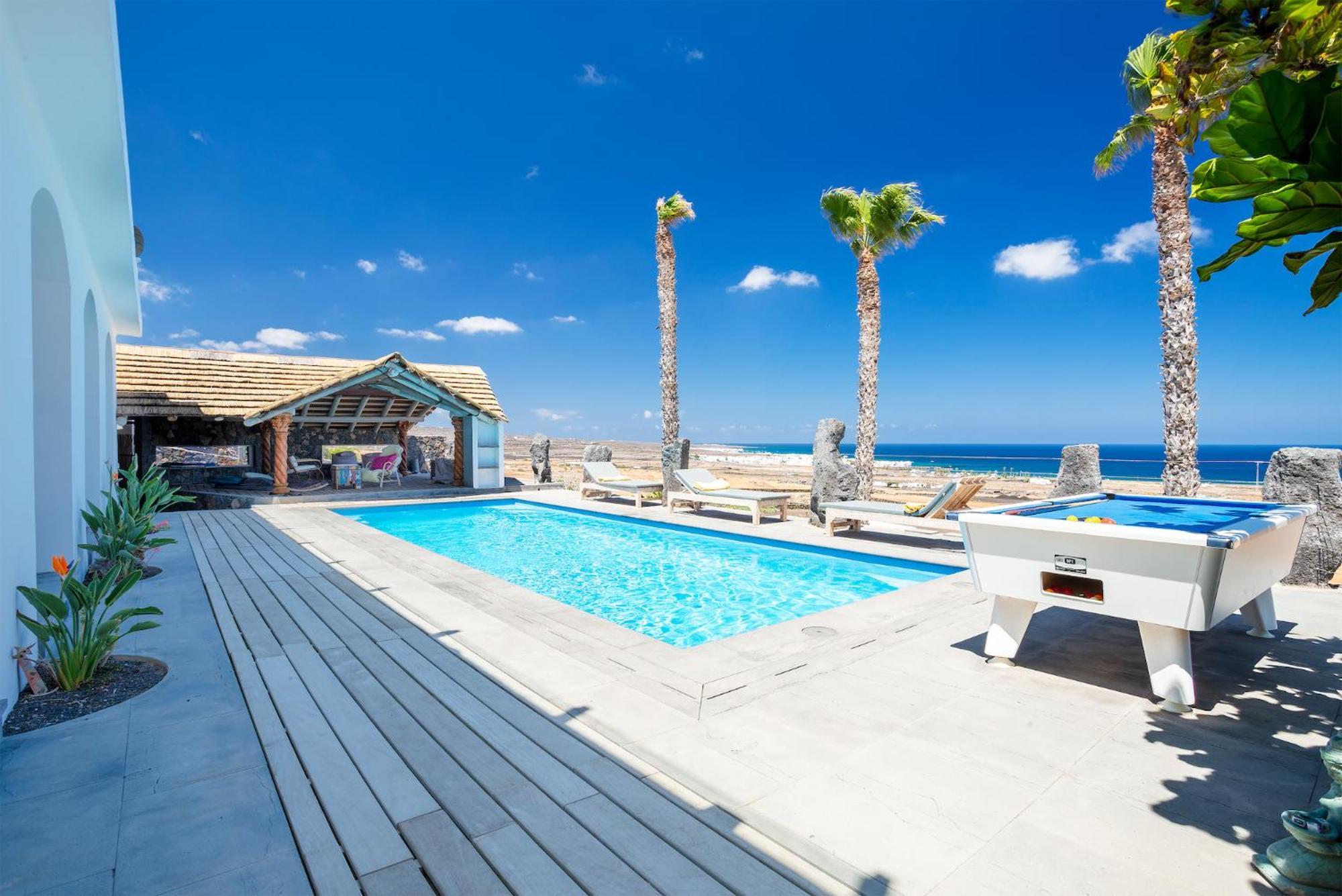 Palacio And Yurt - 2 Pools - Hot Tub - Fantastic Sea Views Villa Tabayesco