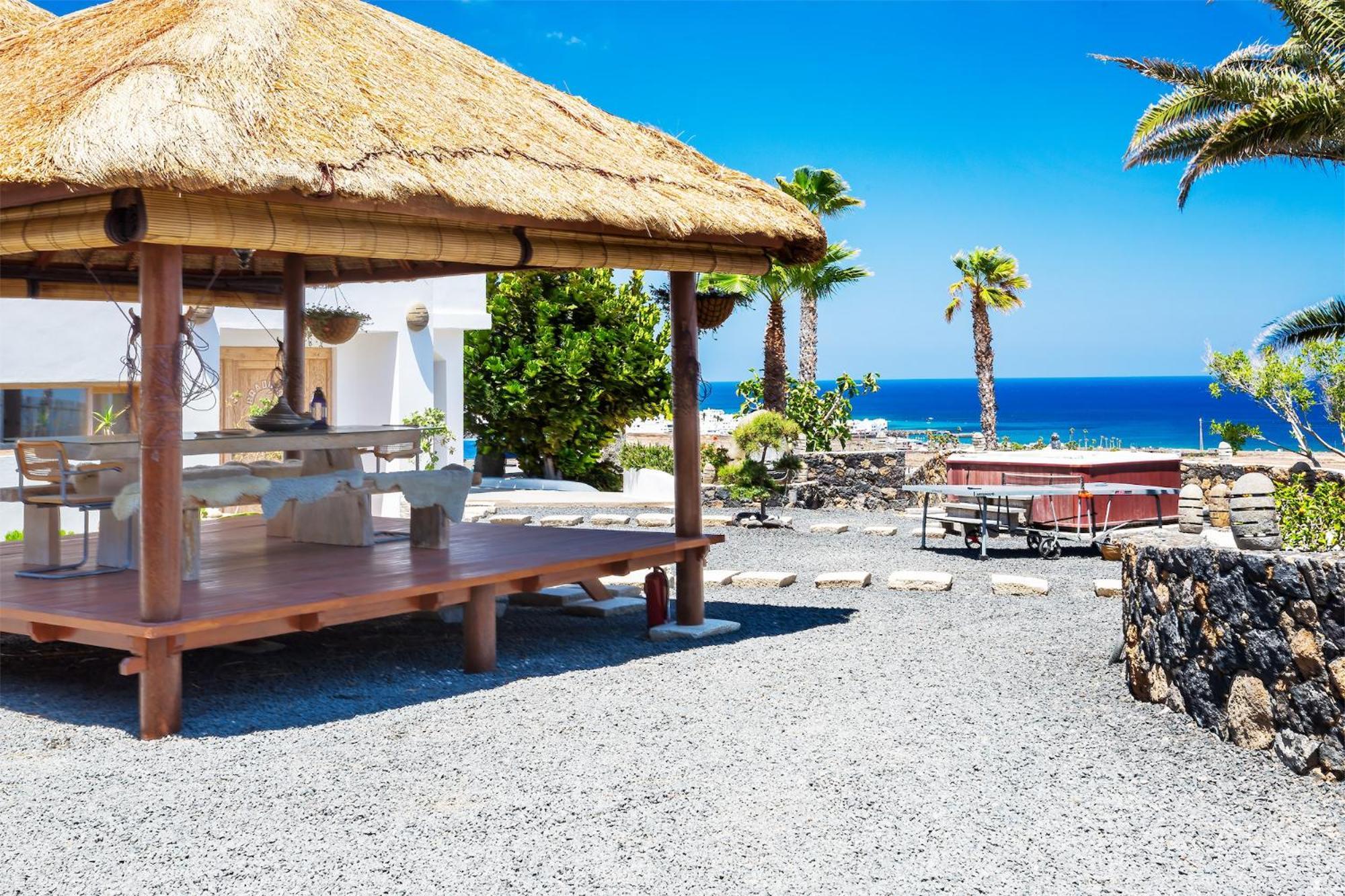 Palacio And Yurt - 2 Pools - Hot Tub - Fantastic Sea Views * Tabayesco