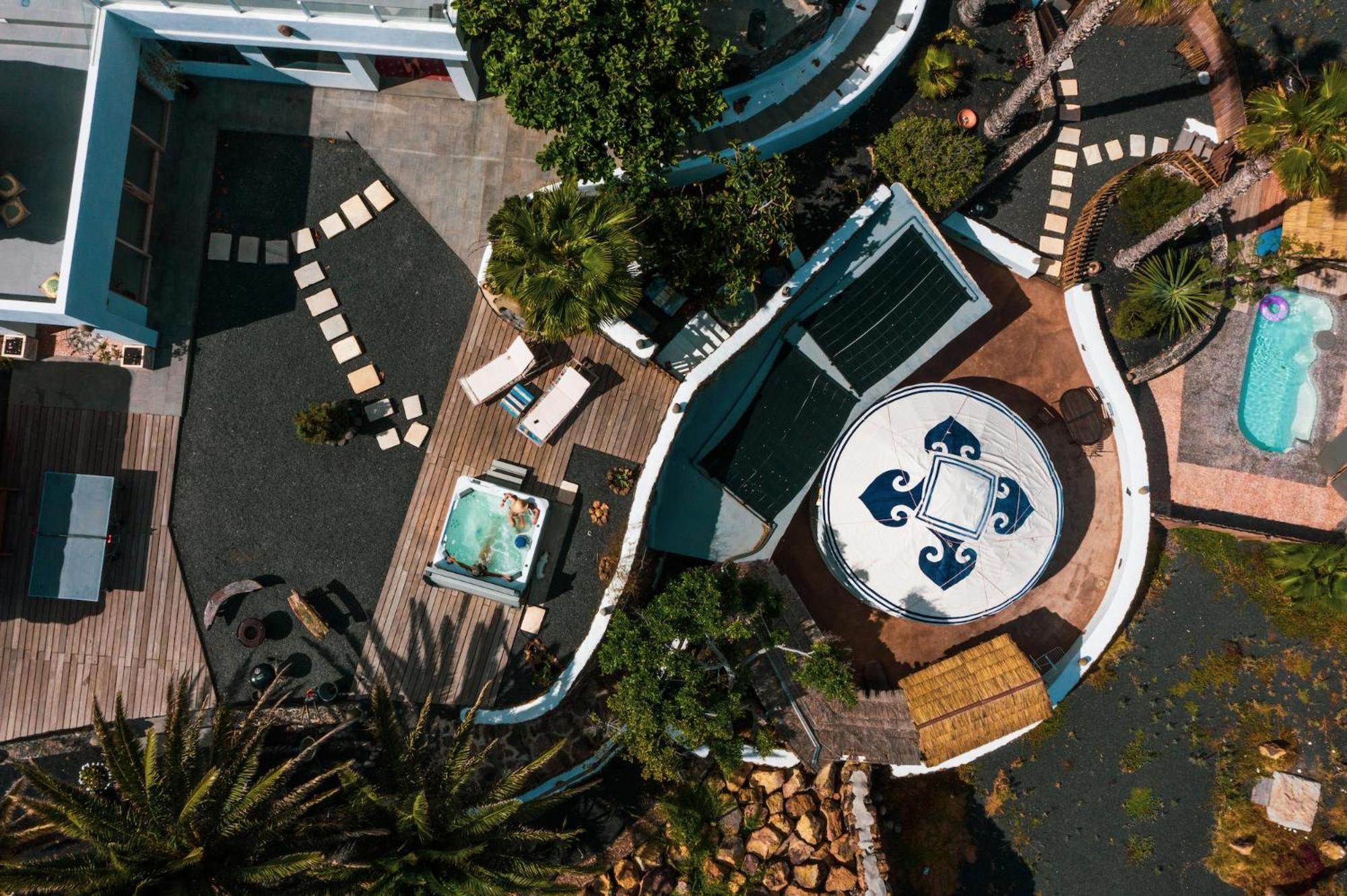 Villa Palacio And Yurt - 2 Pools - Hot Tub - Fantastic Sea Views *