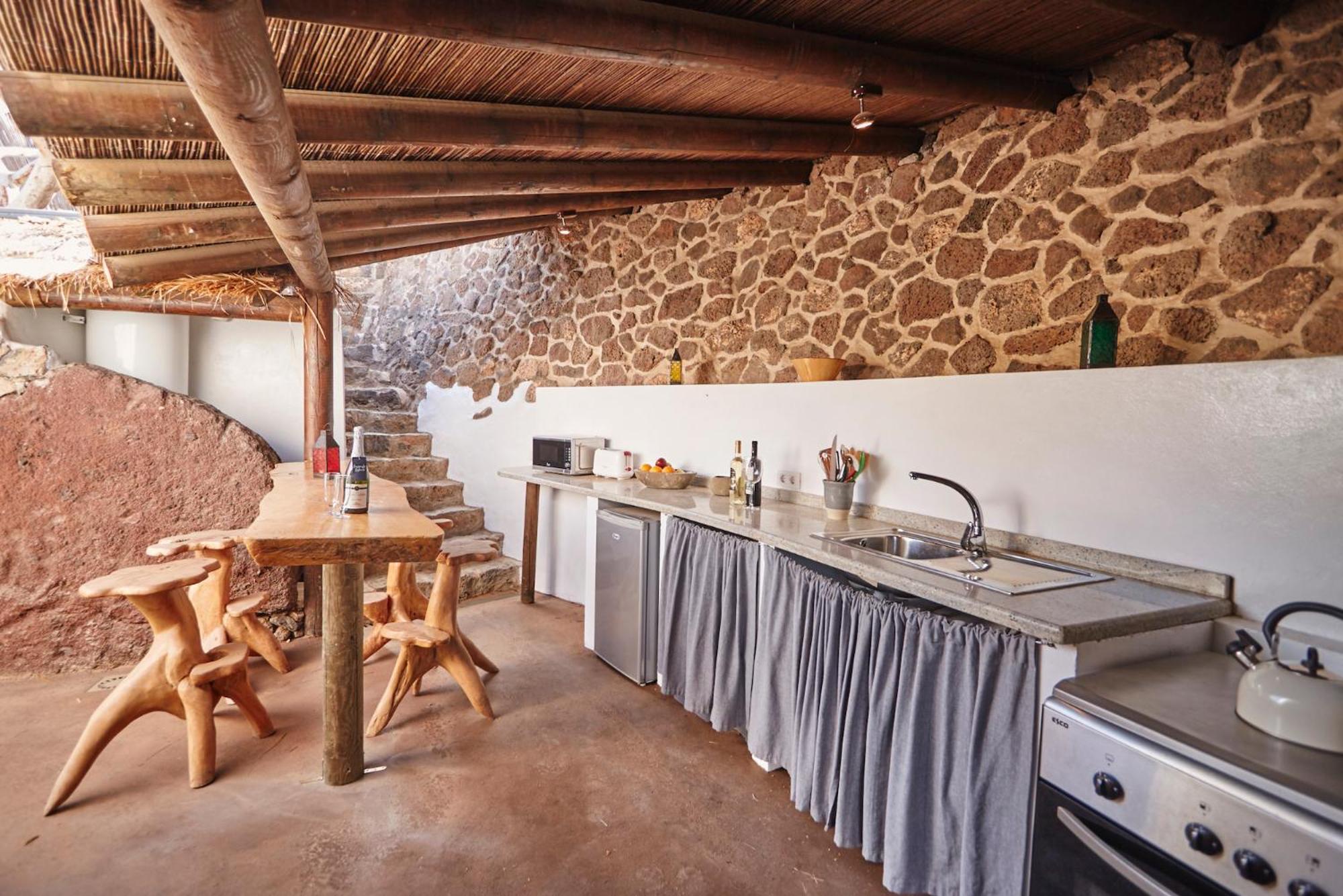 Villa Palacio And Yurt - 2 Pools - Hot Tub - Fantastic Sea Views *