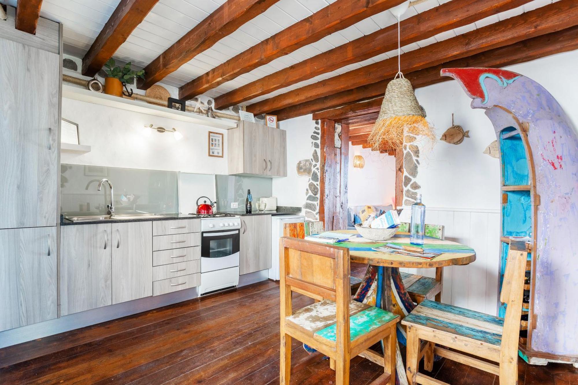 Eco Fisherman's Seafront - Fantastic Views - Private Courtyard