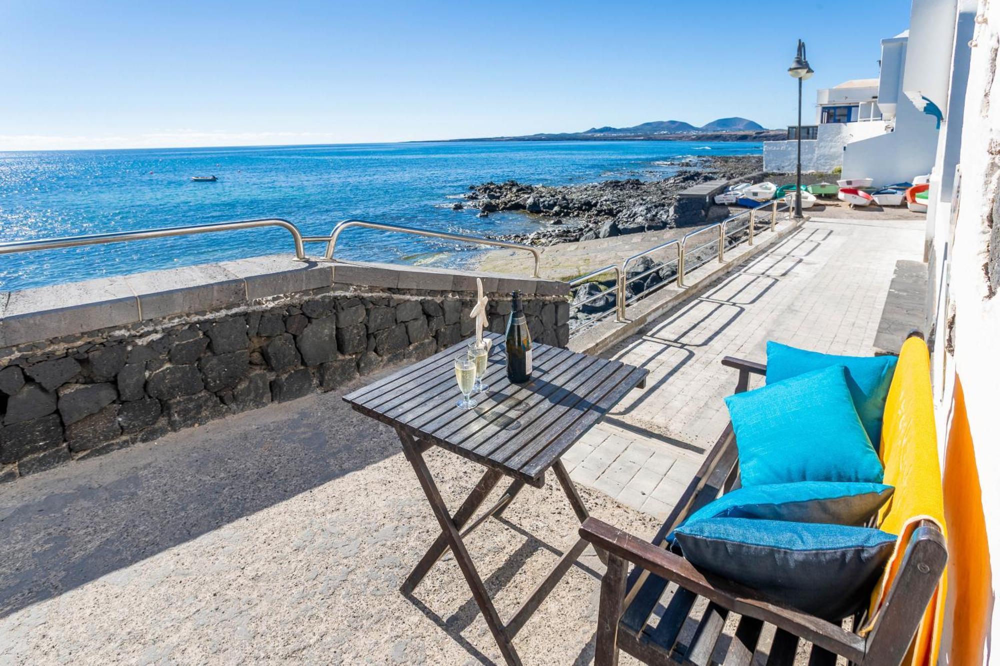 Eco Fisherman's Seafront - Fantastic Views - Private Courtyard