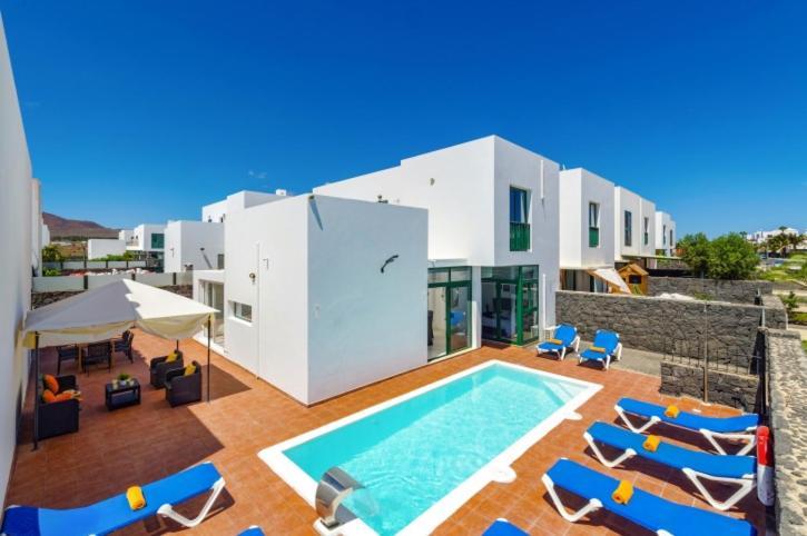 Spacious Private & Private Heated Pool - Sunshine Villa *