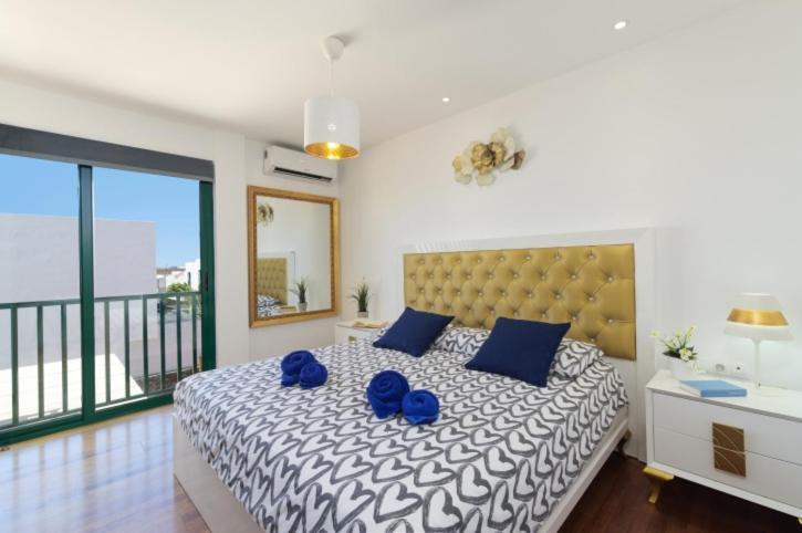 Spacious Private & Private Heated Pool - Sunshine * Costa Teguise