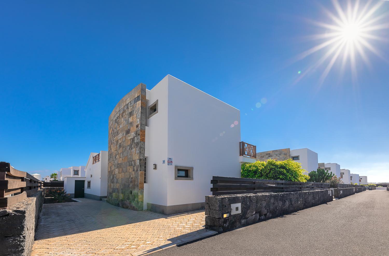 Camelot Homes By Livvo * Playa Blanca (Lanzarote)