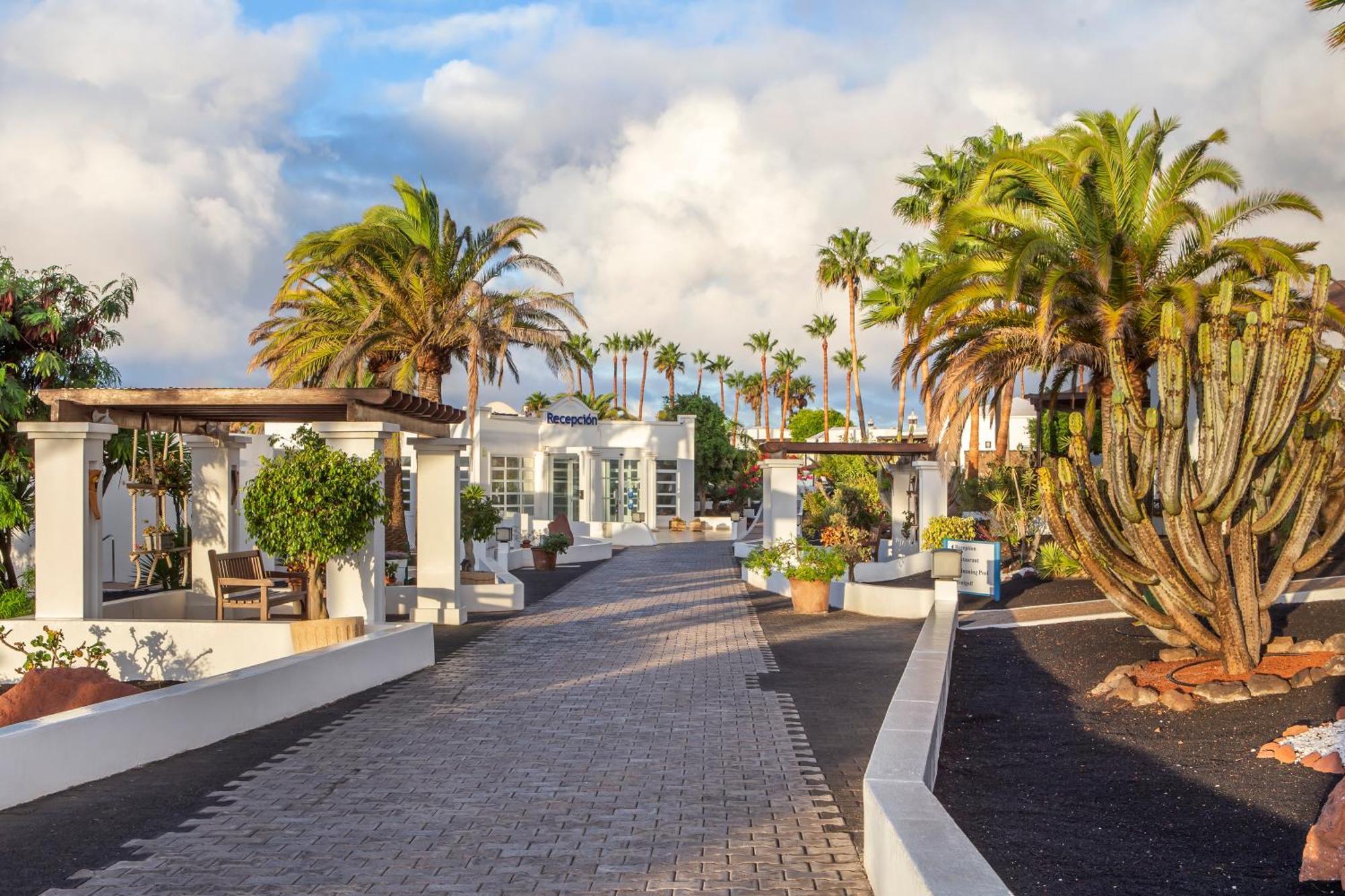 Aparthotel Jardines Del Sol Playa Blanca (Lanzarote)