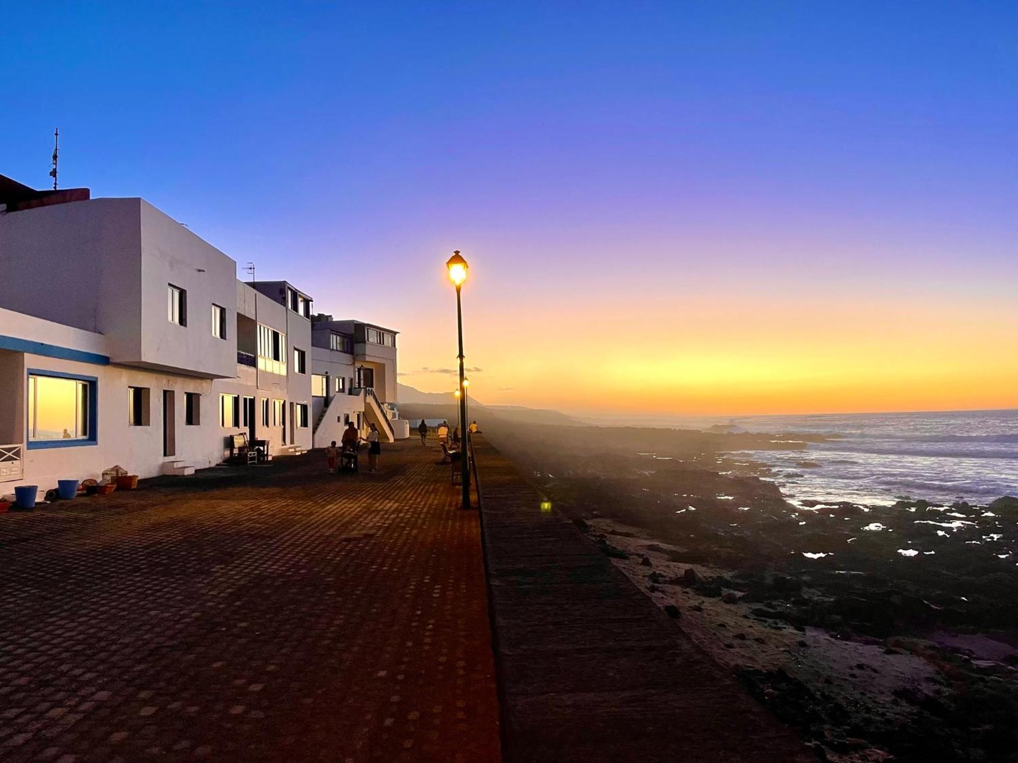 Apartamento Weybeach4 -sea Frontline,plaza View,little Terrace