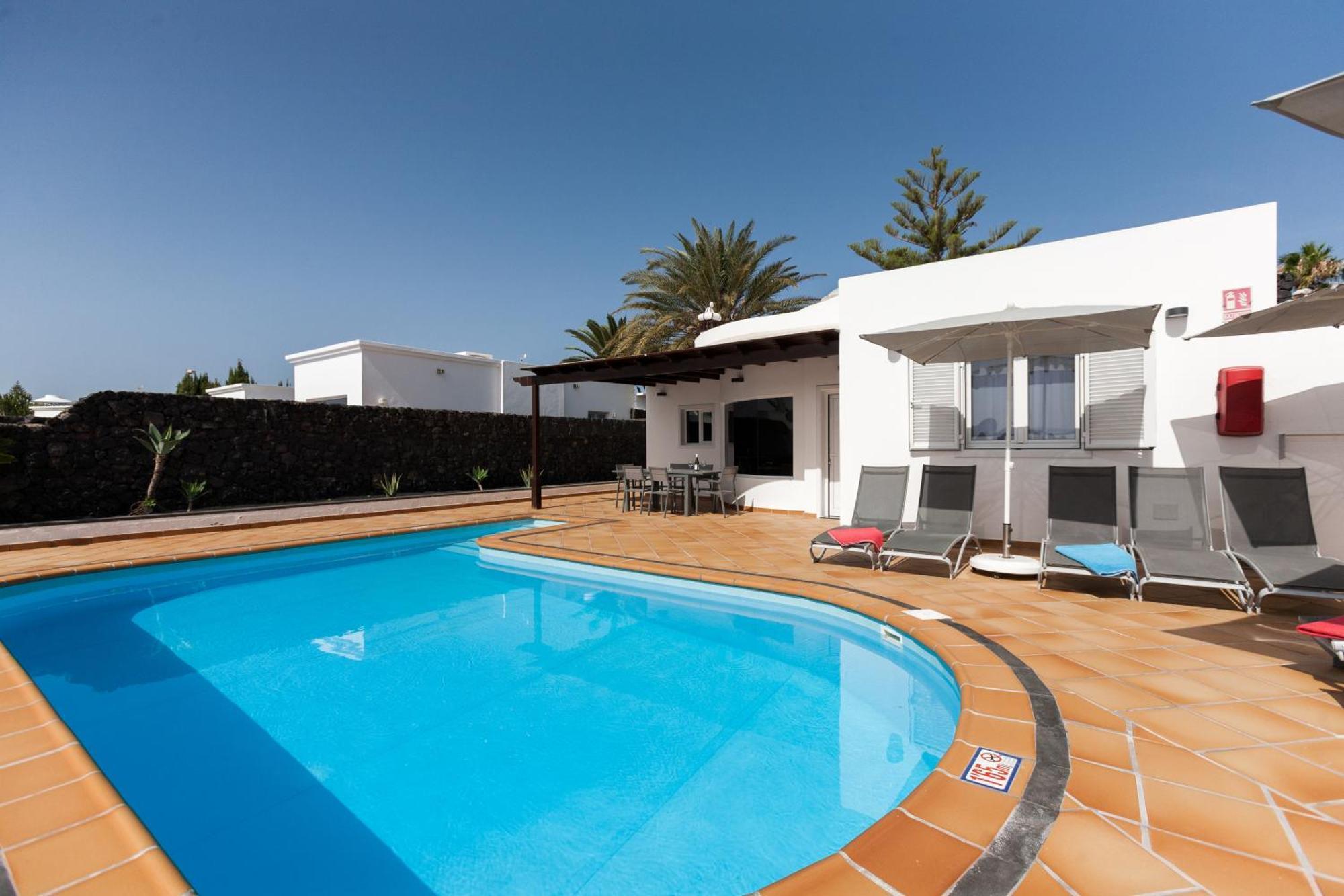 4 Bedroom Mimi With Private Heated Pool Puerto del Carmen (Lanzarote)