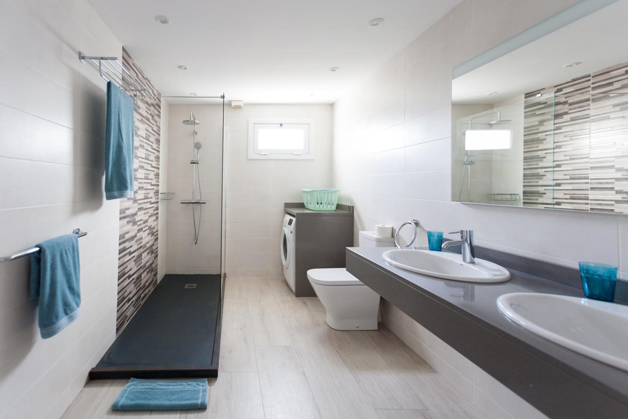 4 Bedroom Mimi With Private Heated Pool Villa *