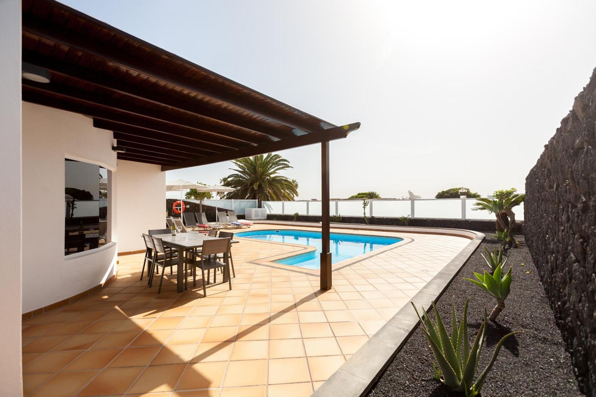 4 Bedroom Mimi With Private Heated Pool Villa Puerto del Carmen (Lanzarote)