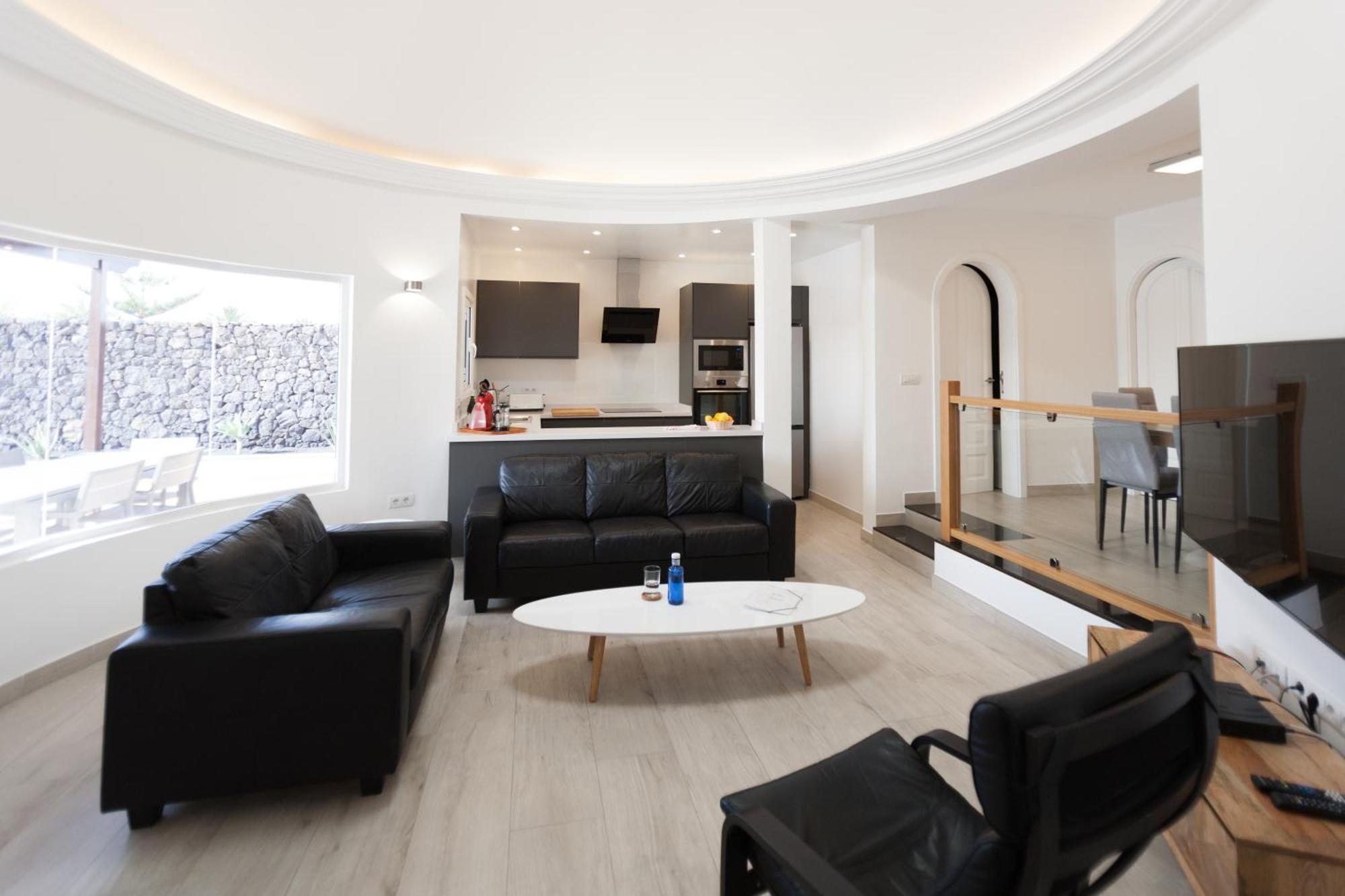 Villa 4 Bedroom Mimi With Private Heated Pool Puerto del Carmen (Lanzarote)