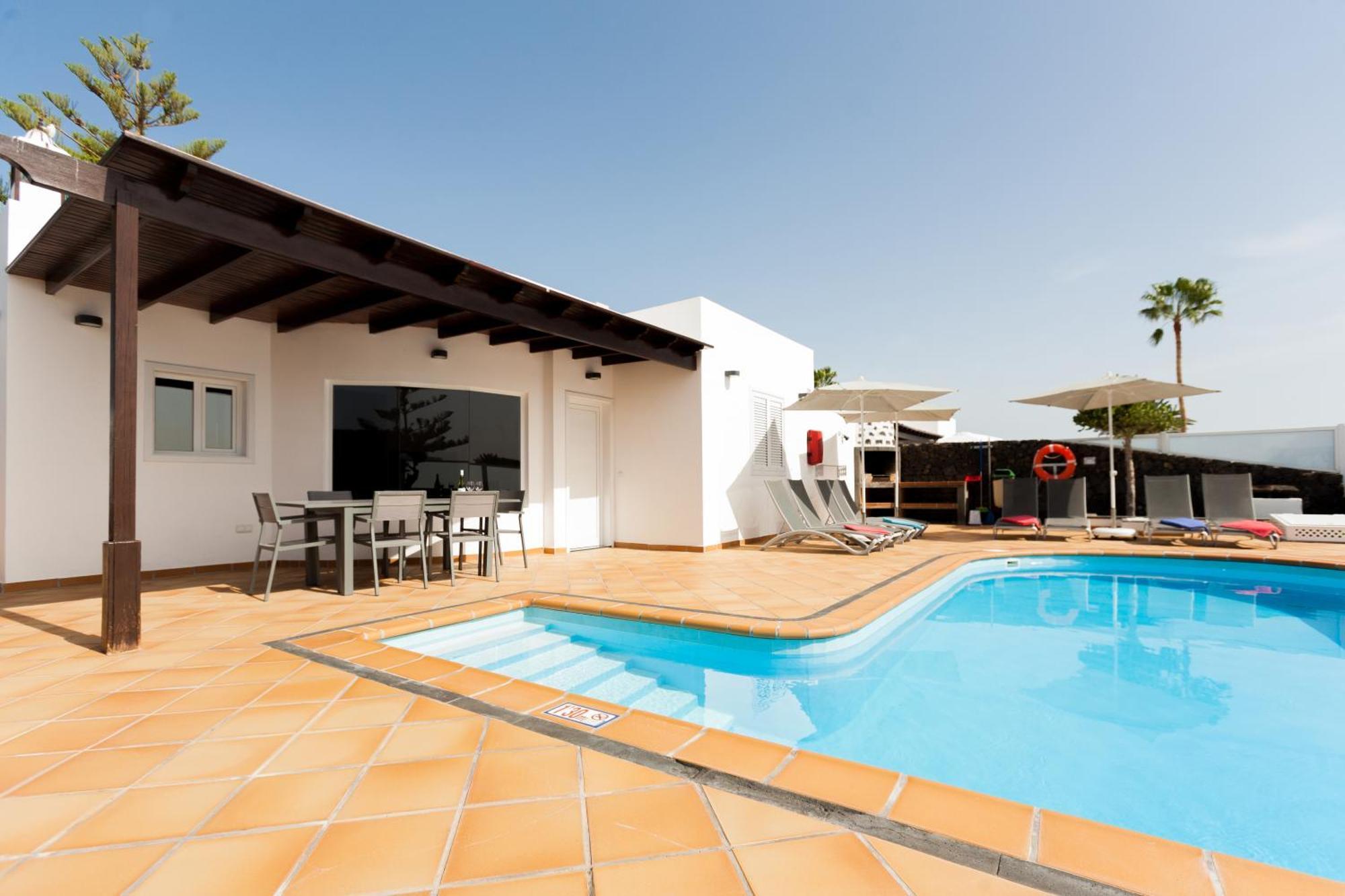 4 Bedroom Mimi With Private Heated Pool * Puerto del Carmen (Lanzarote)