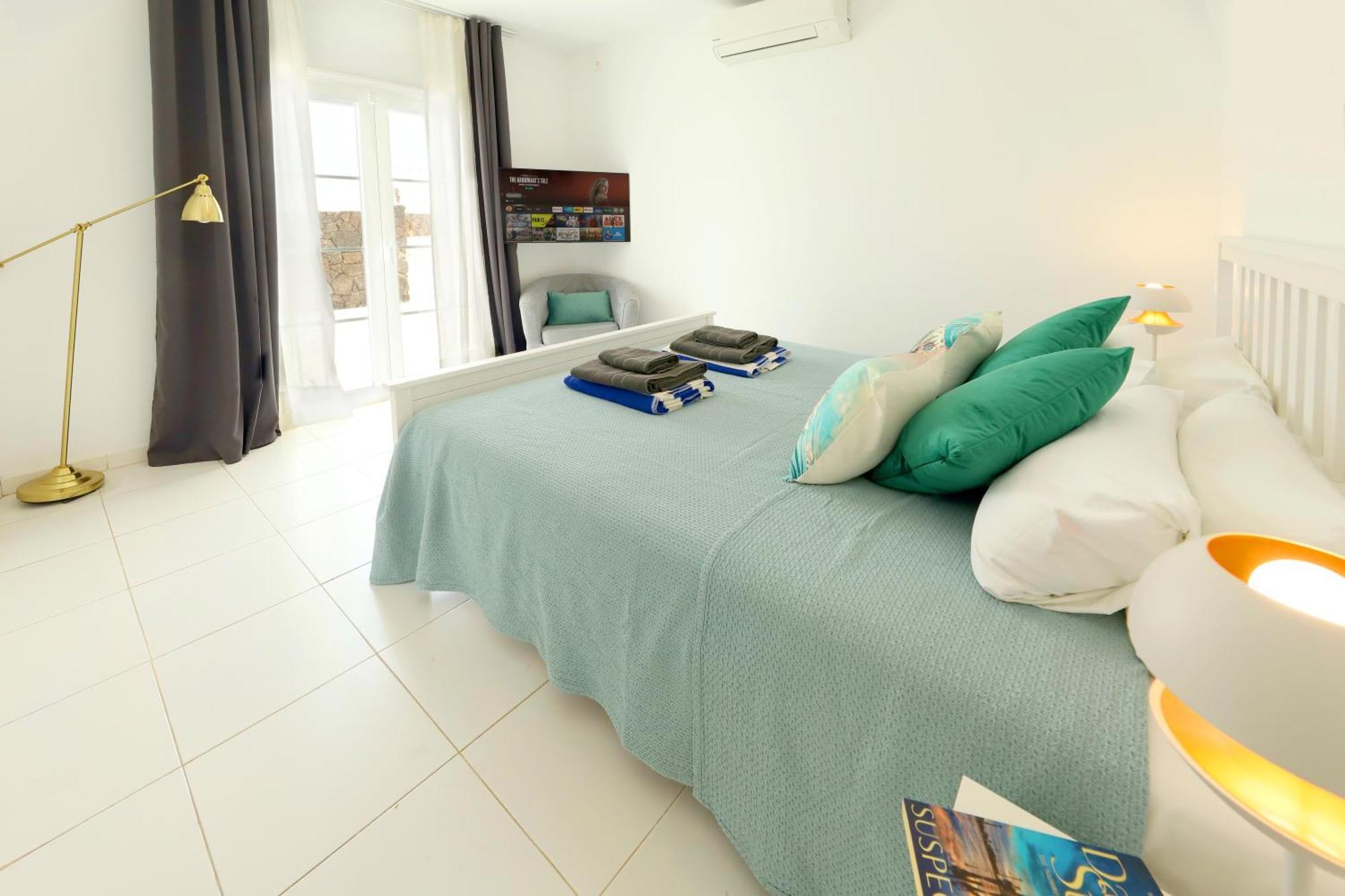 Luxury Puerto Del Carmen 4 Bedrooms La Perla Modern Furnishings Stunning Sea Views Villa Tías