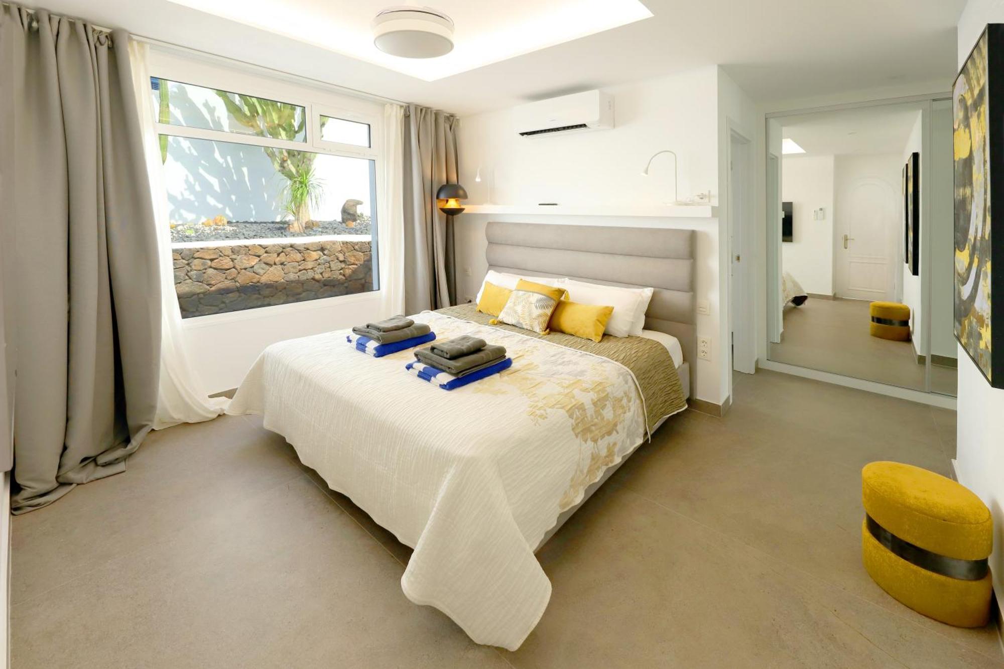Villa Luxury Puerto Del Carmen 4 Bedrooms La Perla Modern Furnishings Stunning Sea Views *