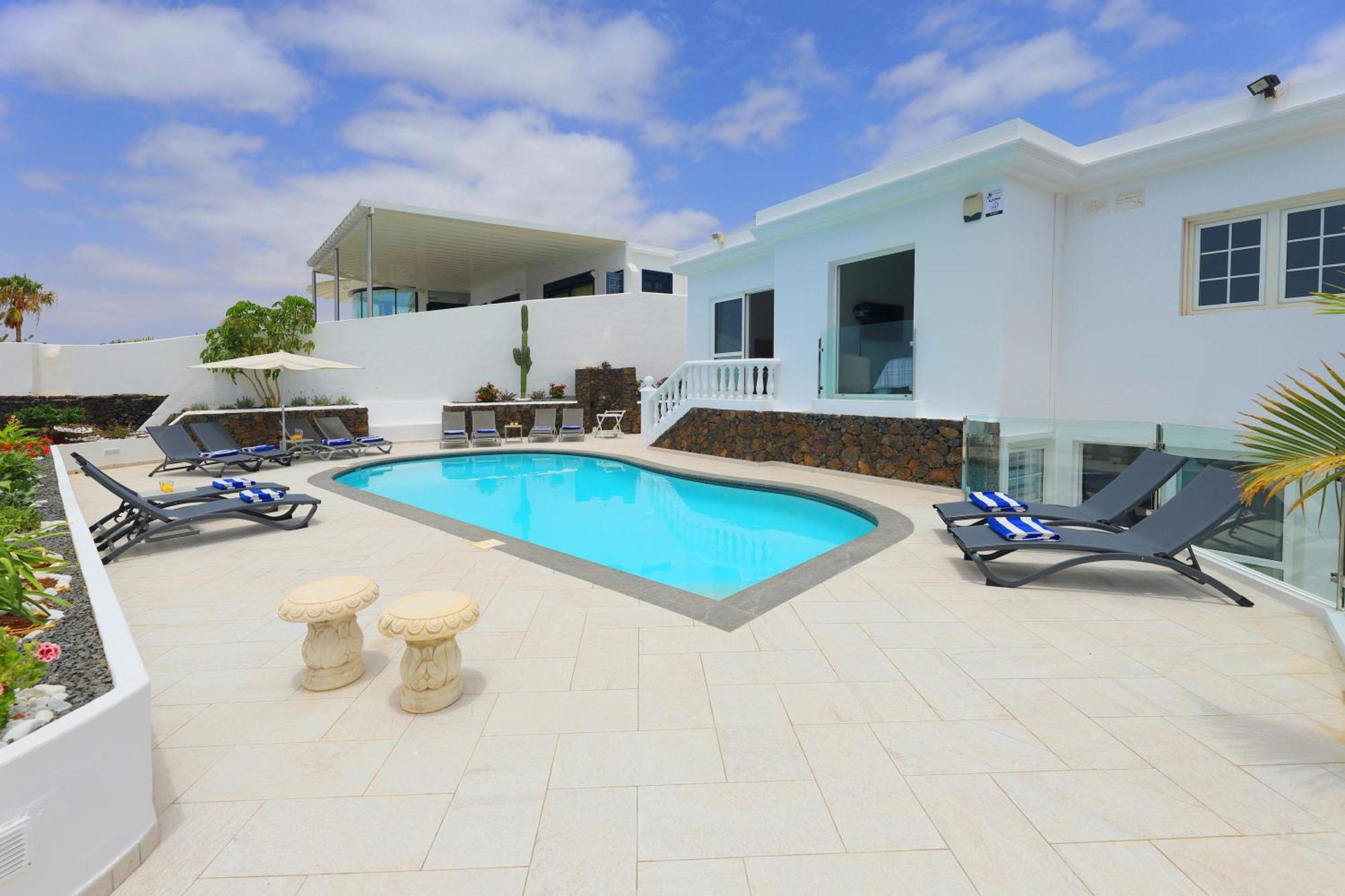 Luxury Puerto Del Carmen 4 Bedrooms La Perla Modern Furnishings Stunning Sea Views * Tías