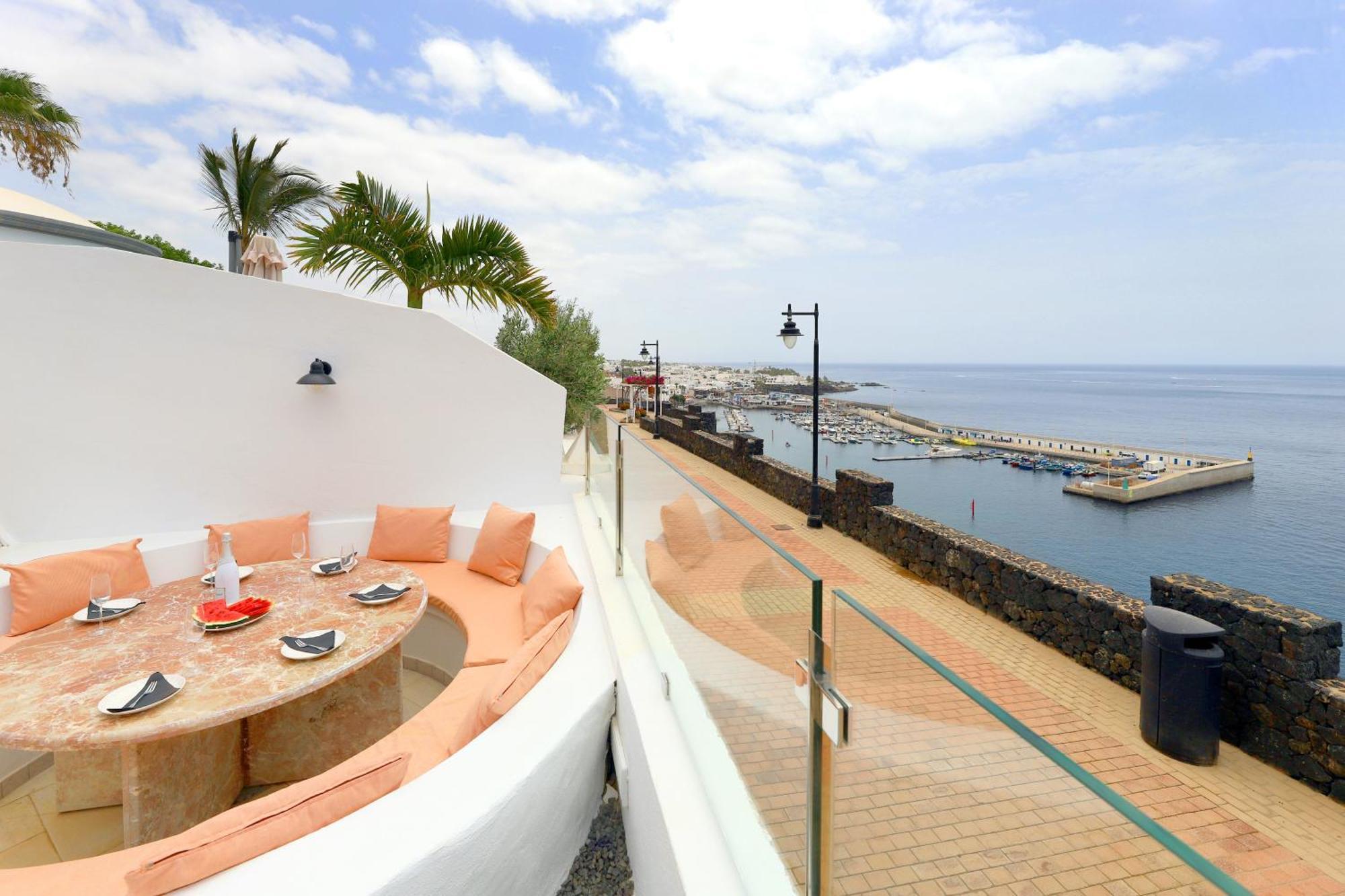 Luxury Puerto Del Carmen 4 Bedrooms La Perla Modern Furnishings Stunning Sea Views Tías
