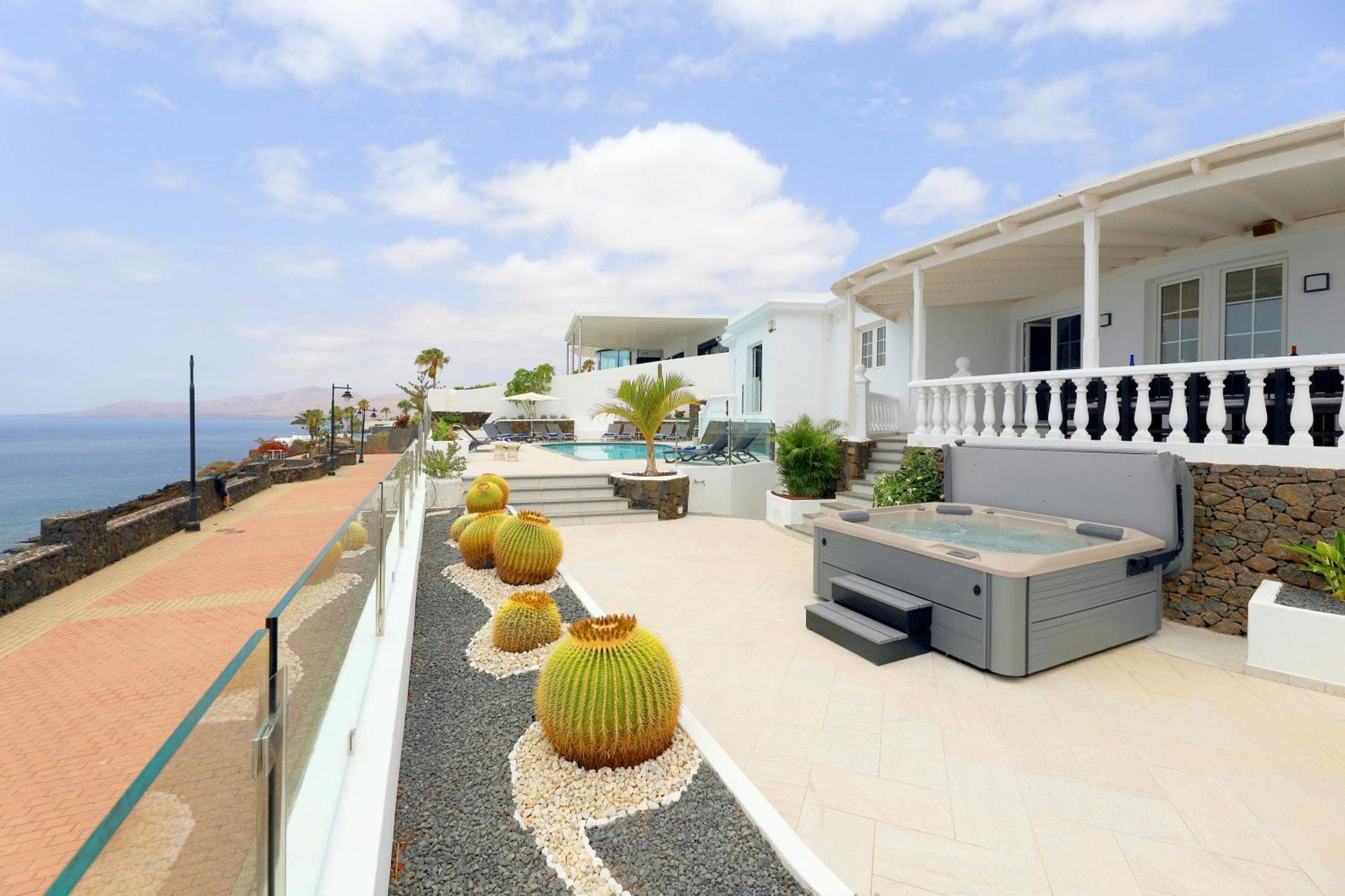 Luxury Puerto Del Carmen 4 Bedrooms La Perla Modern Furnishings Stunning Sea Views
