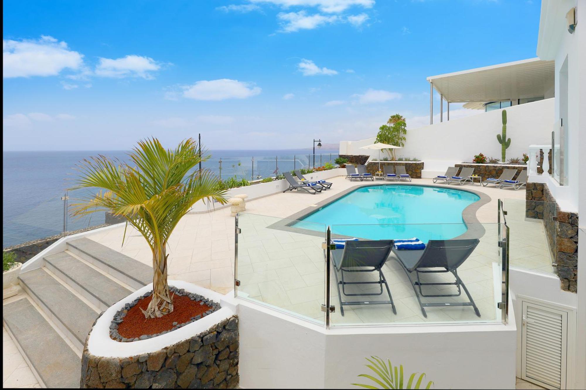 Luxury Puerto Del Carmen 4 Bedrooms La Perla Modern Furnishings Stunning Sea Views Tías