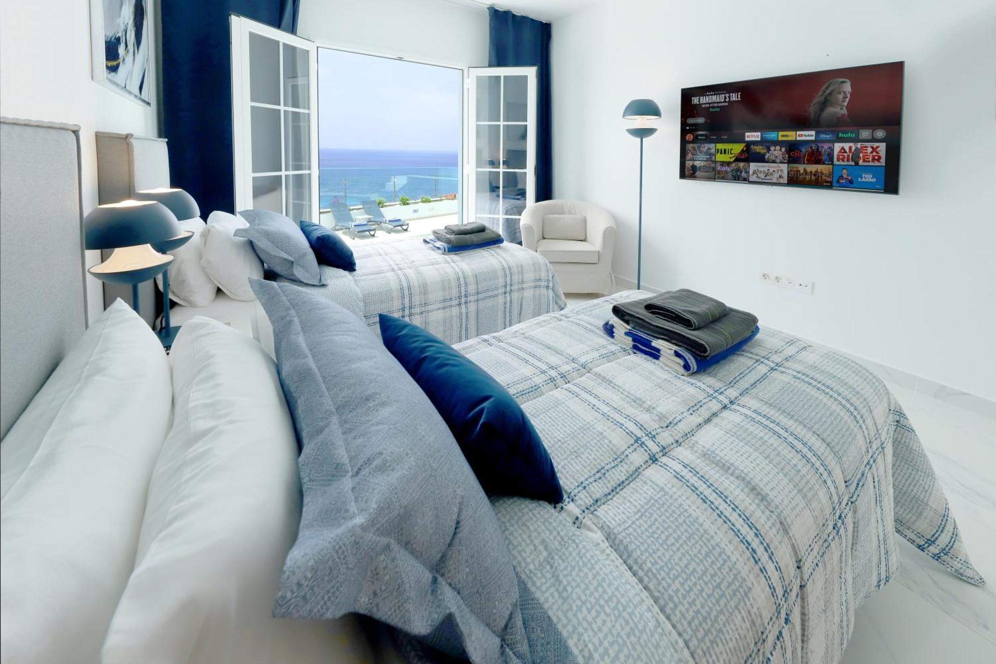 Villa Luxury Puerto Del Carmen 4 Bedrooms La Perla Modern Furnishings Stunning Sea Views *