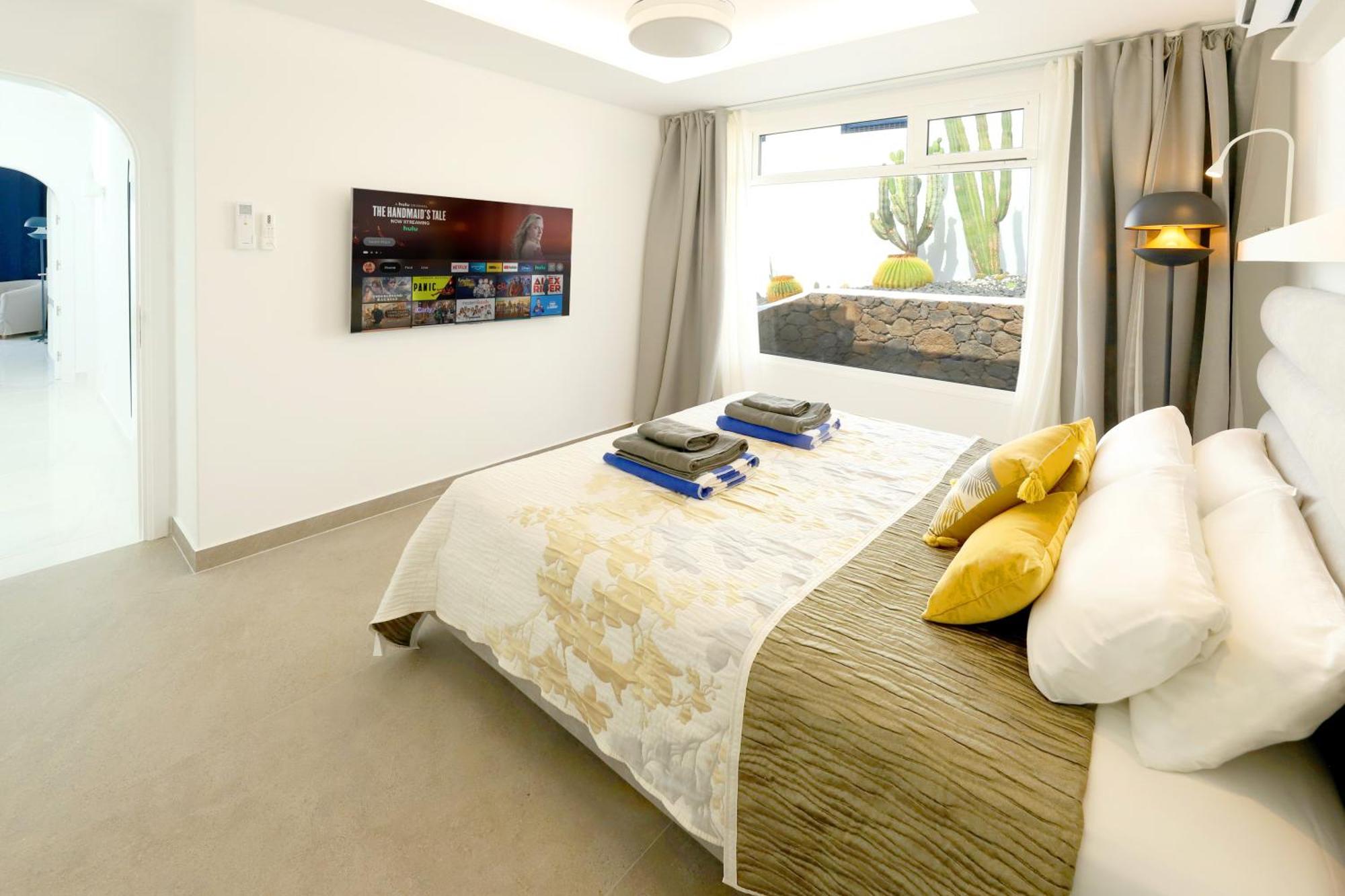 Luxury Puerto Del Carmen 4 Bedrooms La Perla Modern Furnishings Stunning Sea Views