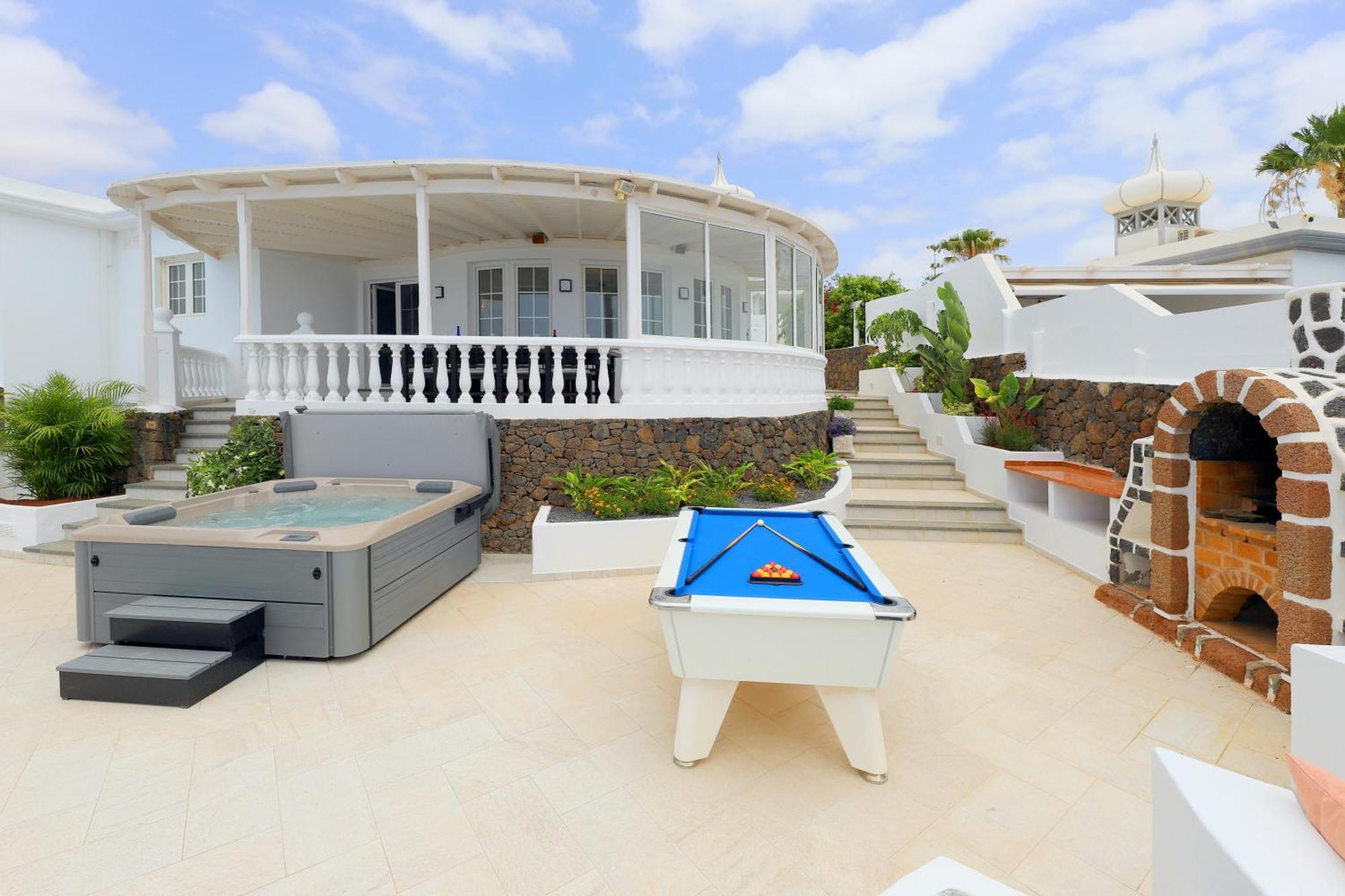 Villa Luxury Puerto Del Carmen 4 Bedrooms La Perla Modern Furnishings Stunning Sea Views *