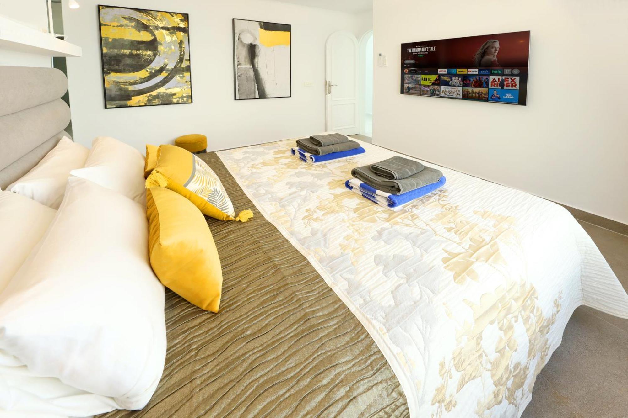 Luxury Puerto Del Carmen 4 Bedrooms La Perla Modern Furnishings Stunning Sea Views *