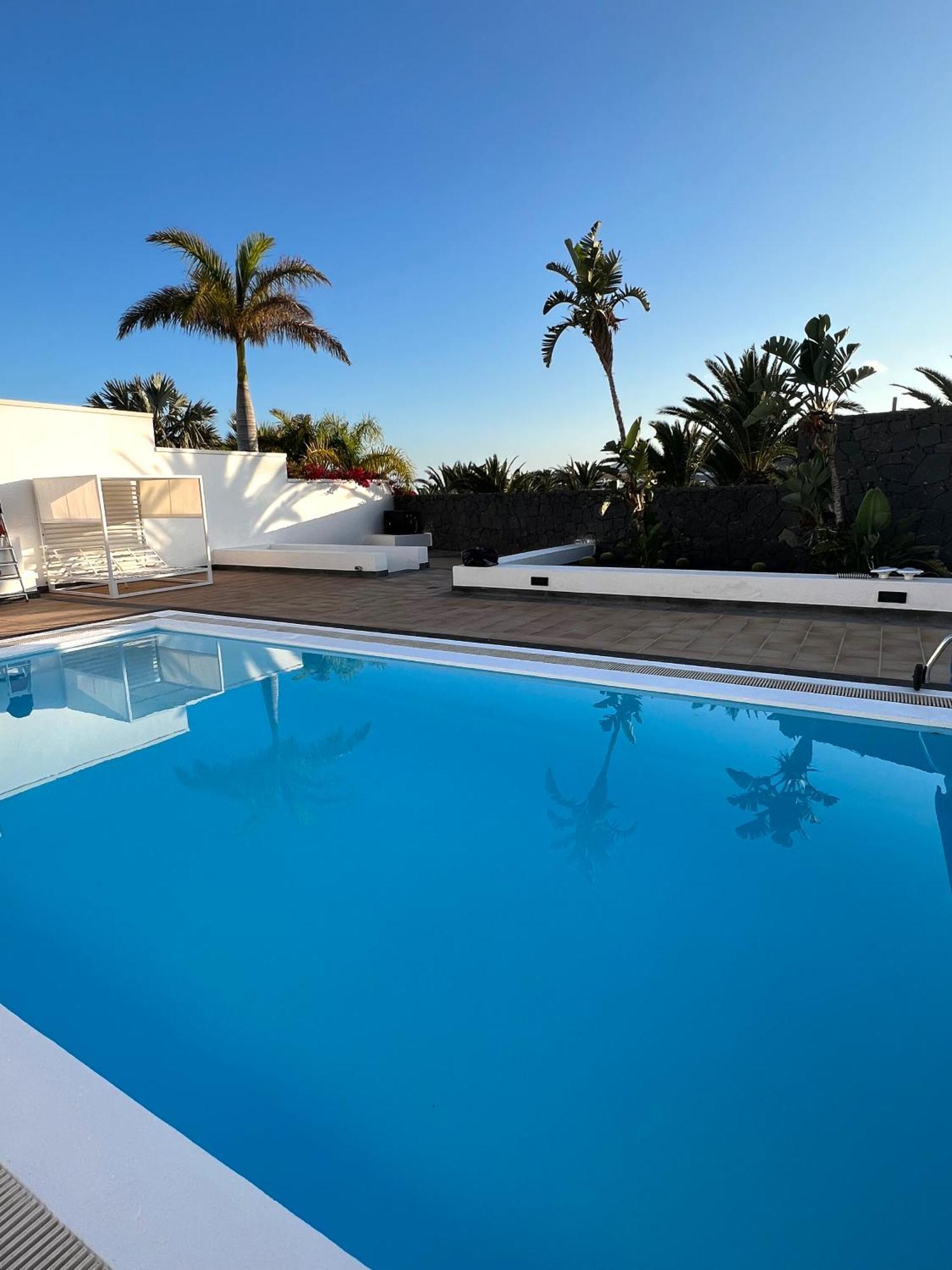 Dedalos - A Luxury Large With A Heated Pool In *