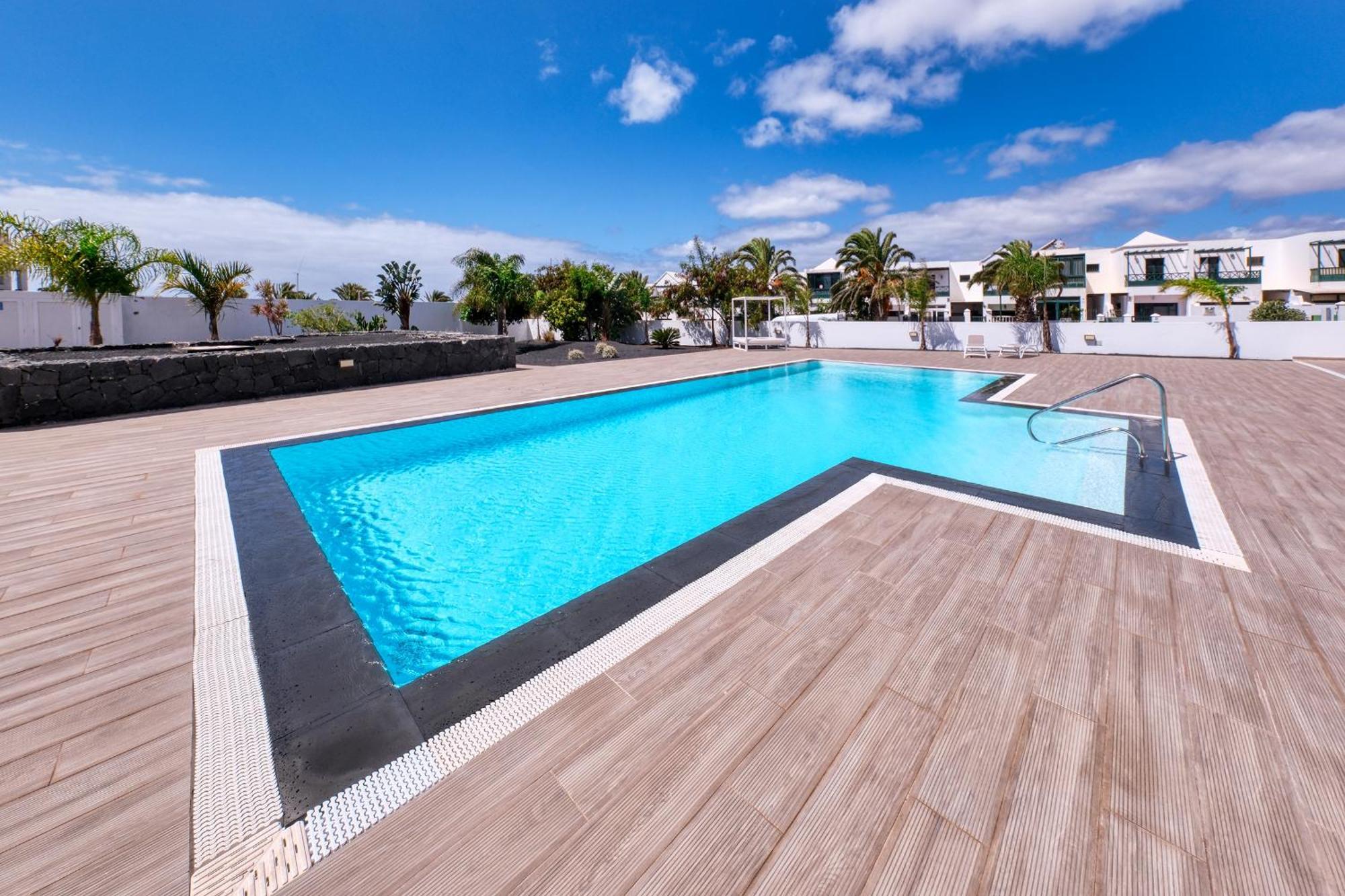 Sun Glow Senator-pool View Holiday home