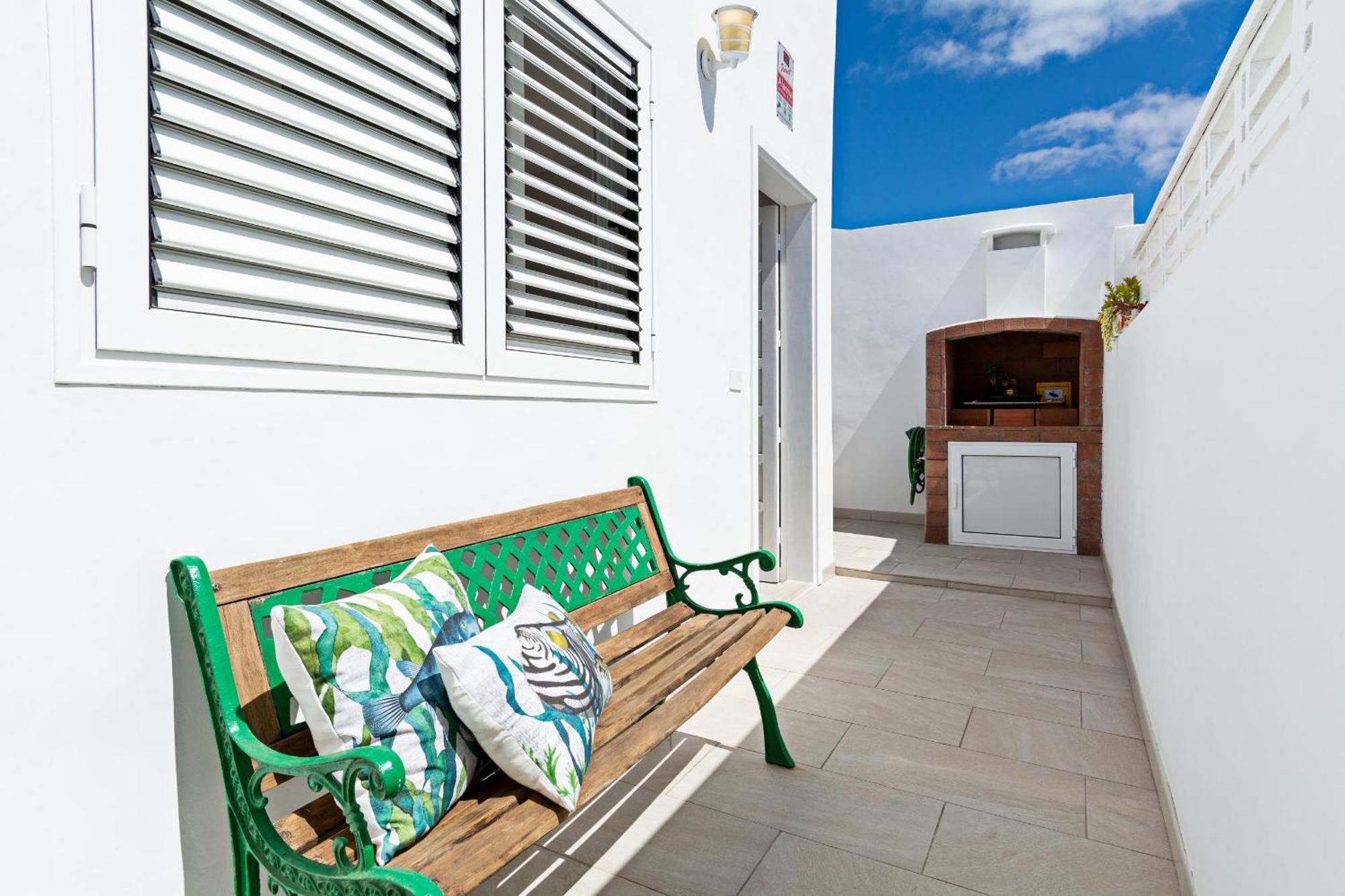 2br Terrace - 10 Min Walk To The