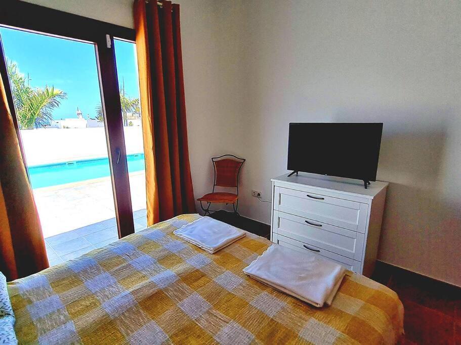 Nitho - Heated Pool, Panoramic View, Privacy Villa *